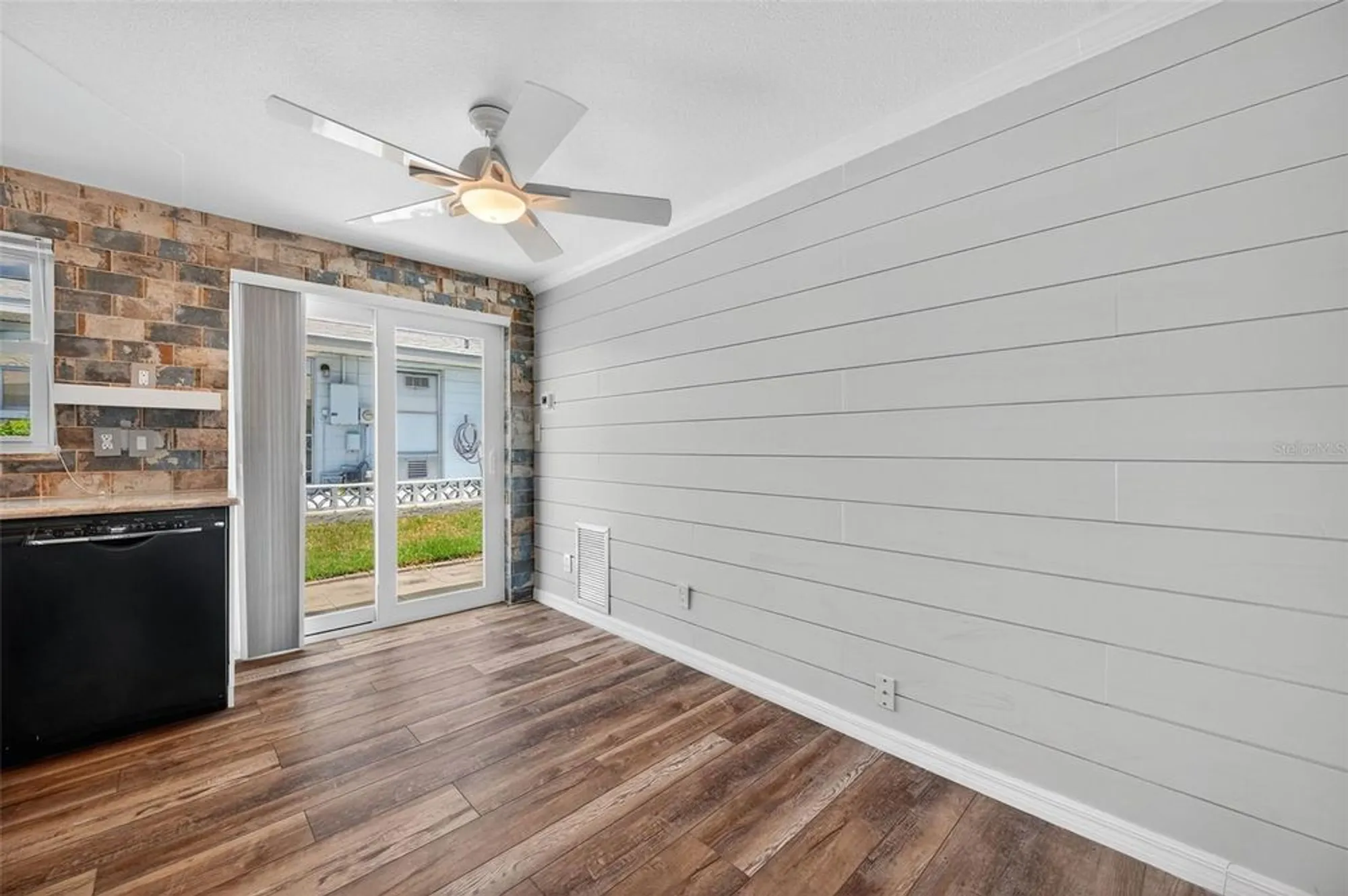 Property Slideshow image 14 of 44 | 12400 park blvd apt 213, Seminole, FL, 33772