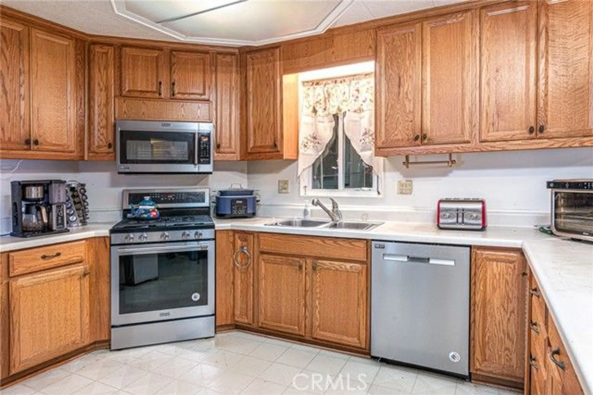 Property Slideshow image 8 of 18 | 1339 basswood way, Hemet, CA, 92545