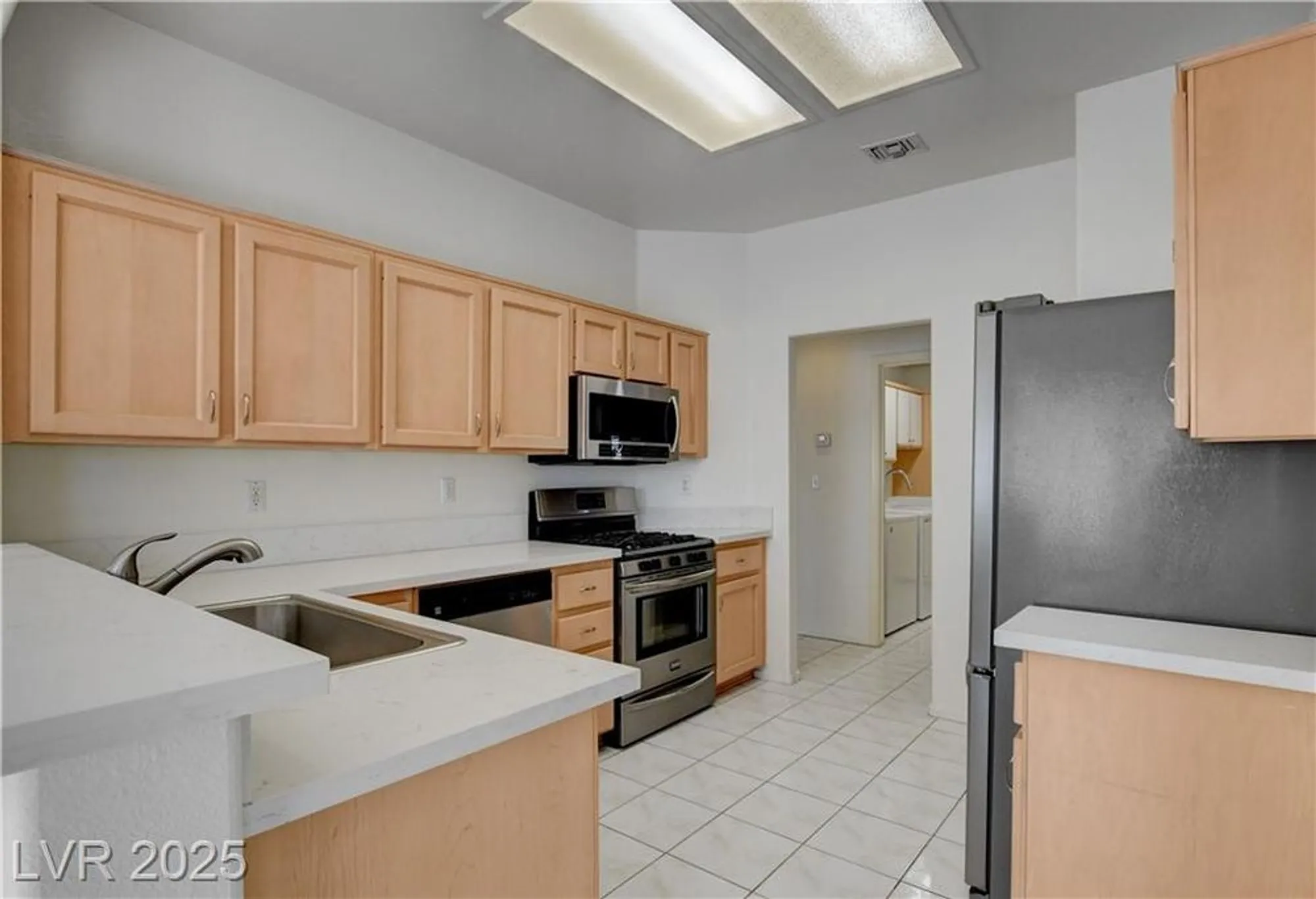 Property Slideshow image 19 of 71 | 10113 cresent creek dr, Las Vegas, NV, 89134