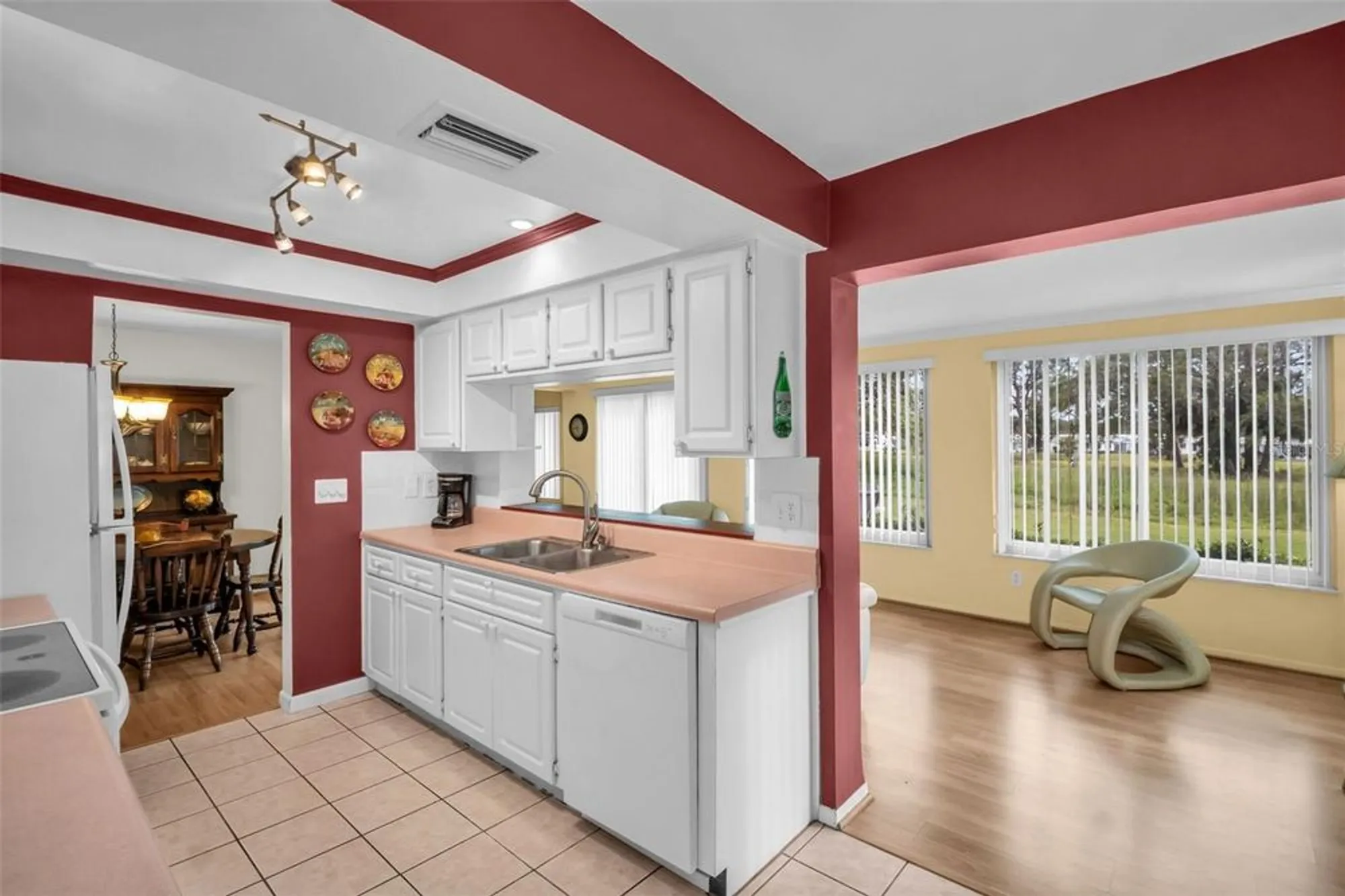 Property Slideshow image 27 of 71 | 9082 141st st, Seminole, FL, 33776