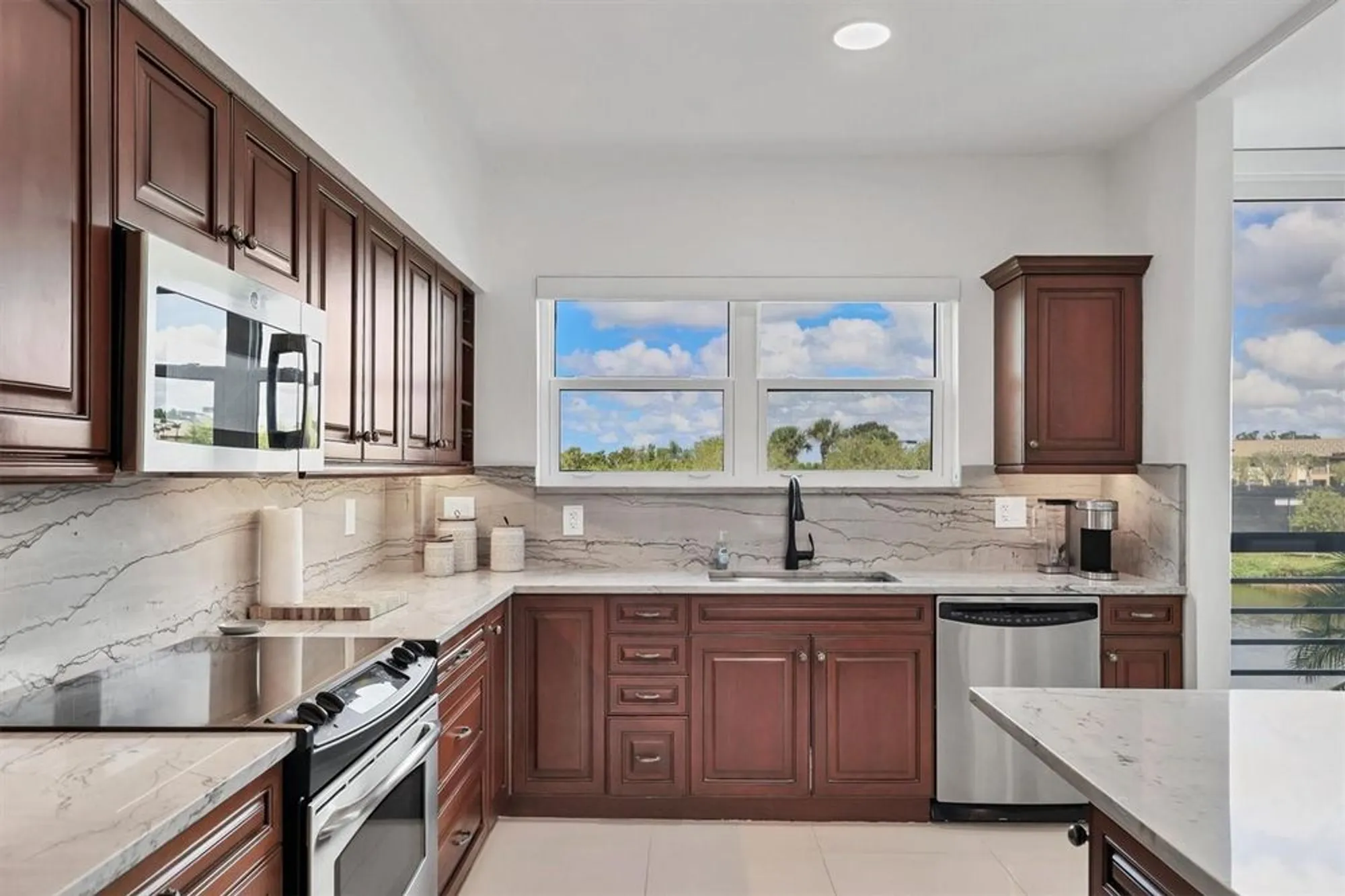 Property Slideshow image 10 of 51 | 5408 eagles point cir apt 102, Sarasota, FL, 34231