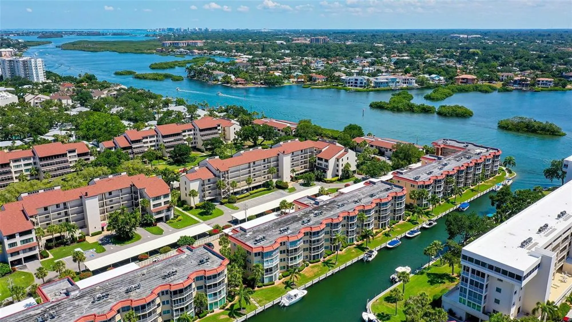 Property Slideshow image 23 of 65 | 1300 n portofino dr apt 103, Sarasota, FL, 34242