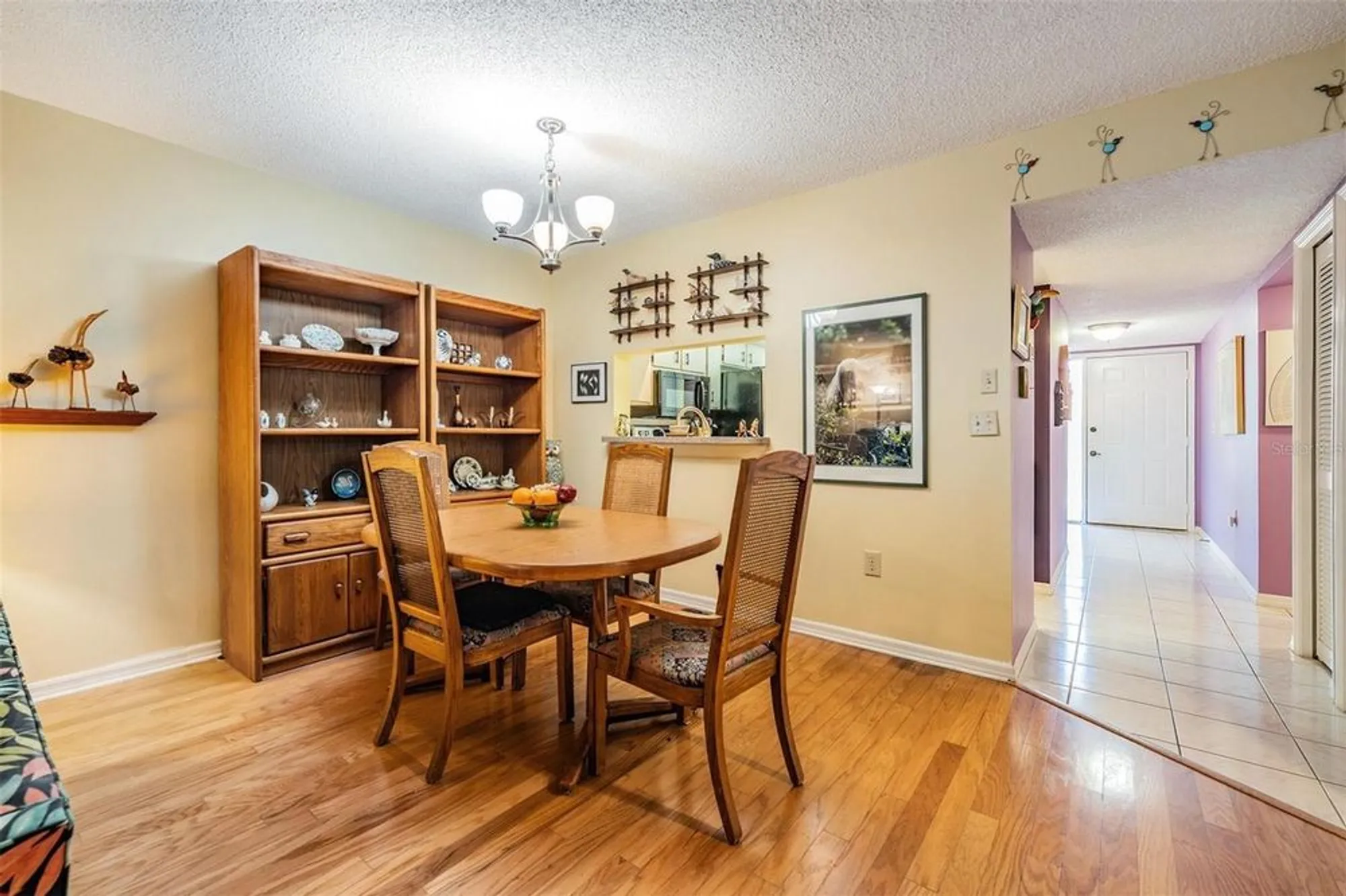 Property Slideshow image 10 of 35 | 2020 lakeview dr 102, Clearwater, FL, 33763