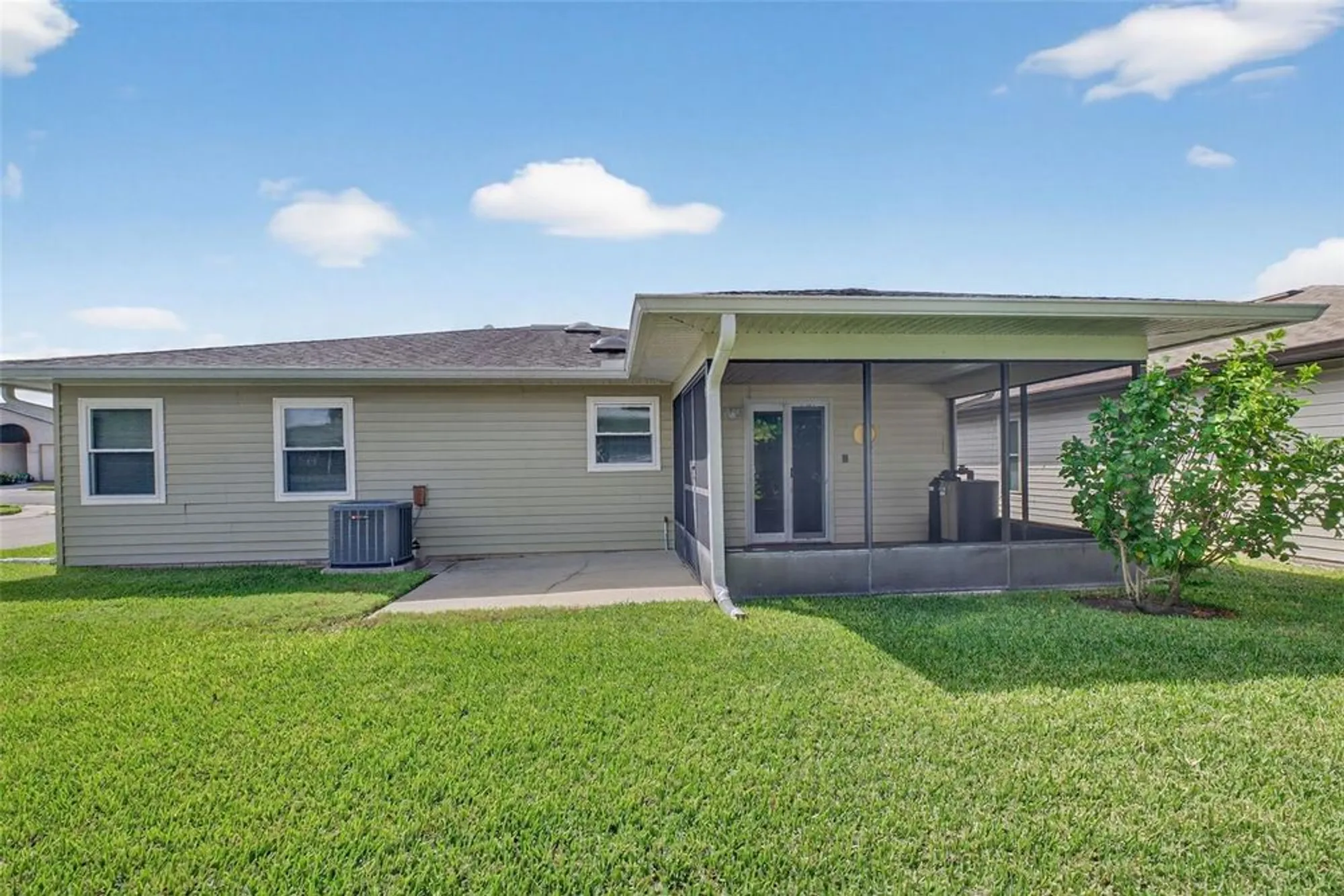 Property Slideshow image 26 of 42 | 2243 sea island cir, Lakeland, FL, 33810