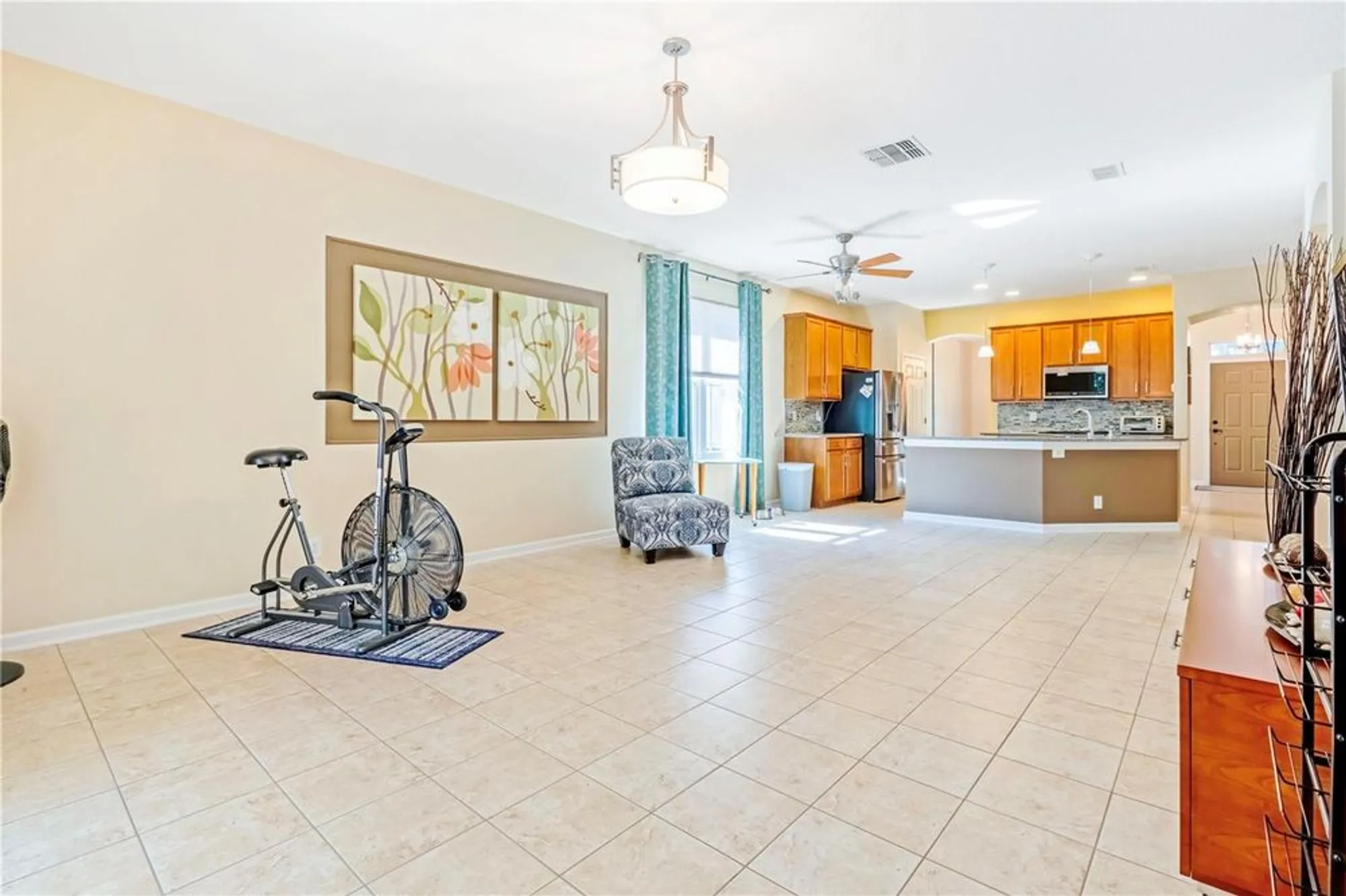 Property Slideshow image 9 of 33 | 123 avenham dr, Deland, FL, 32724