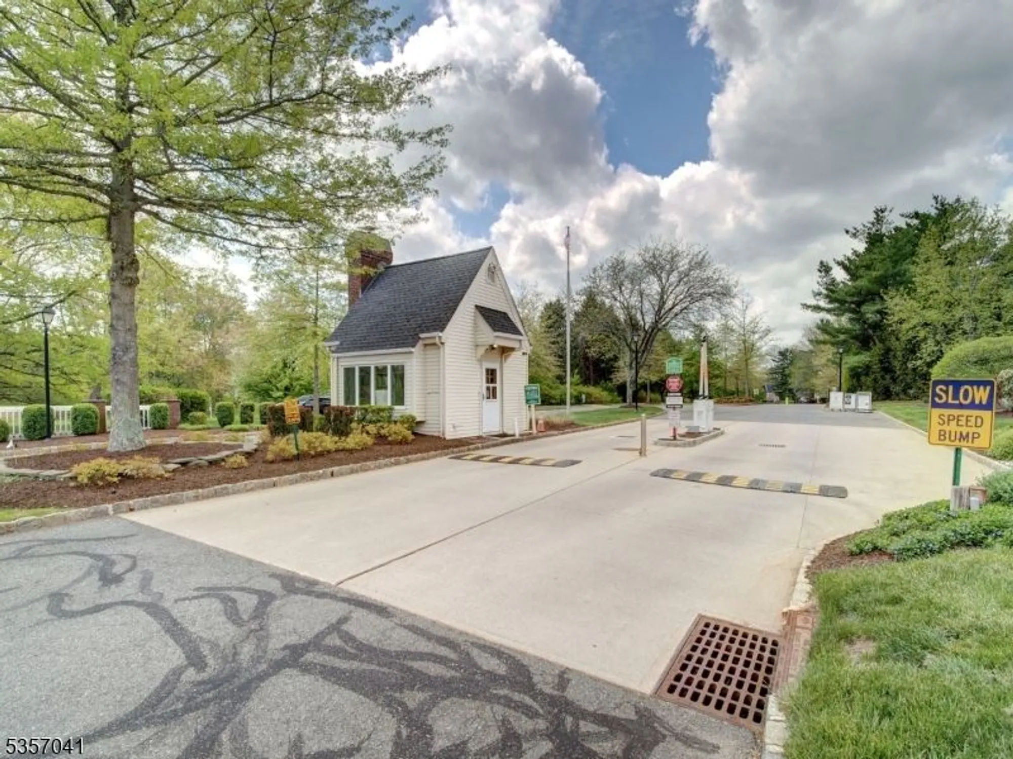 Property Slideshow image 22 of 28 | 77 hampshire dr, Mendham, NJ, 07945