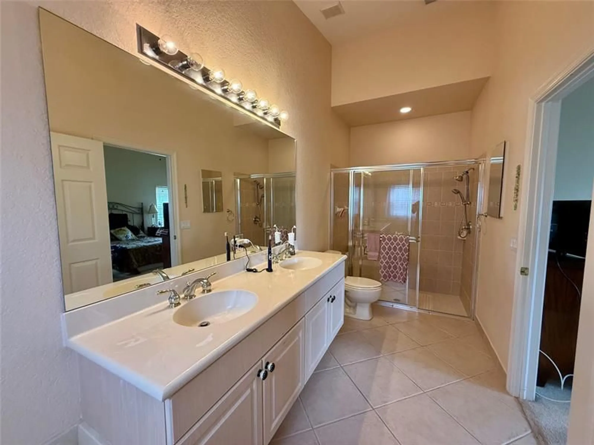 Property Slideshow image 17 of 47 | 344 nw breezy point loop, Port St Lucie, FL, 34986
