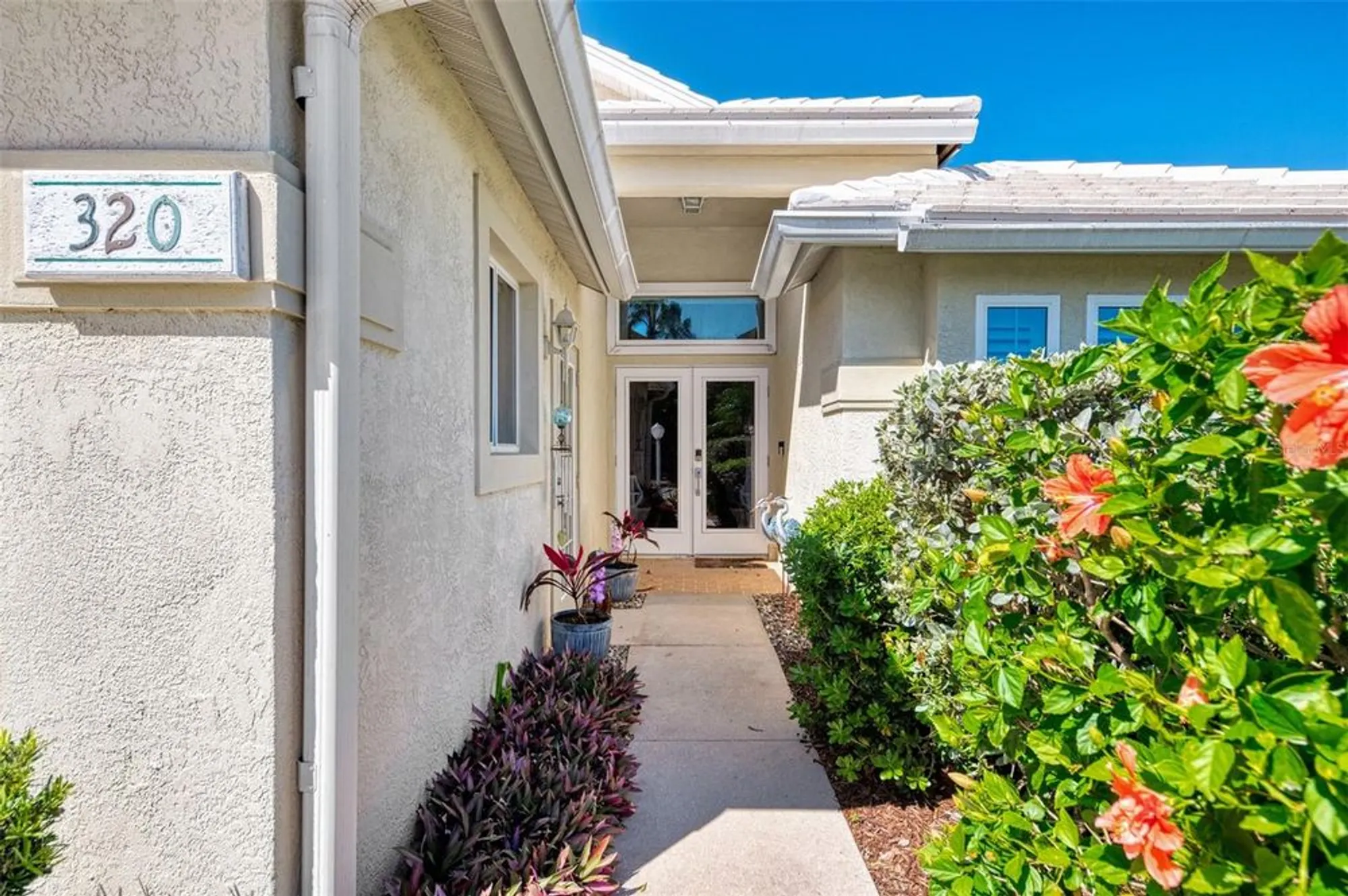 Property Slideshow image 3 of 55 | 320 bermuda ct 10, Venice, FL, 34293