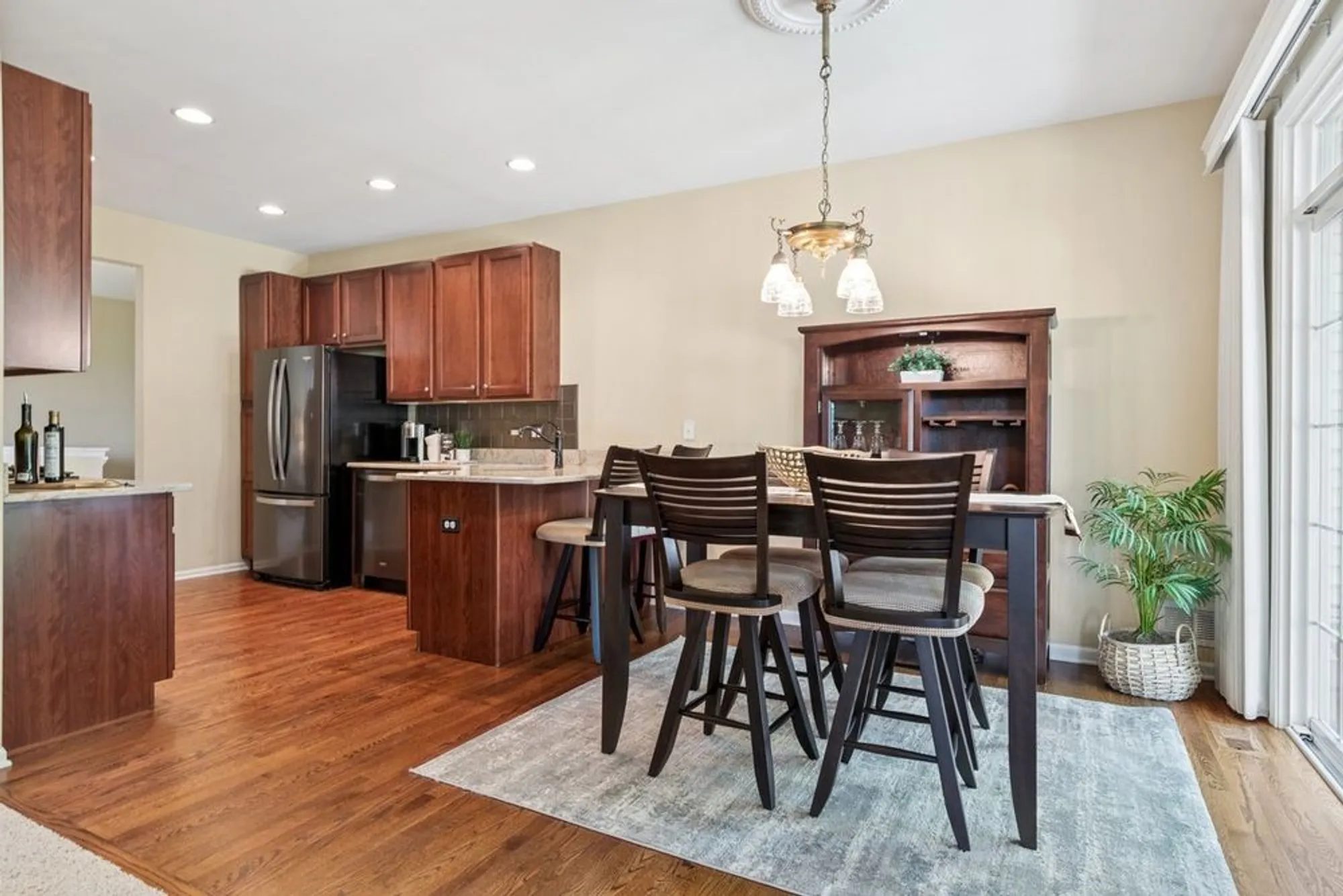 Property Slideshow image 11 of 40 | 1504 mansfield dr, Aurora, IL, 60502