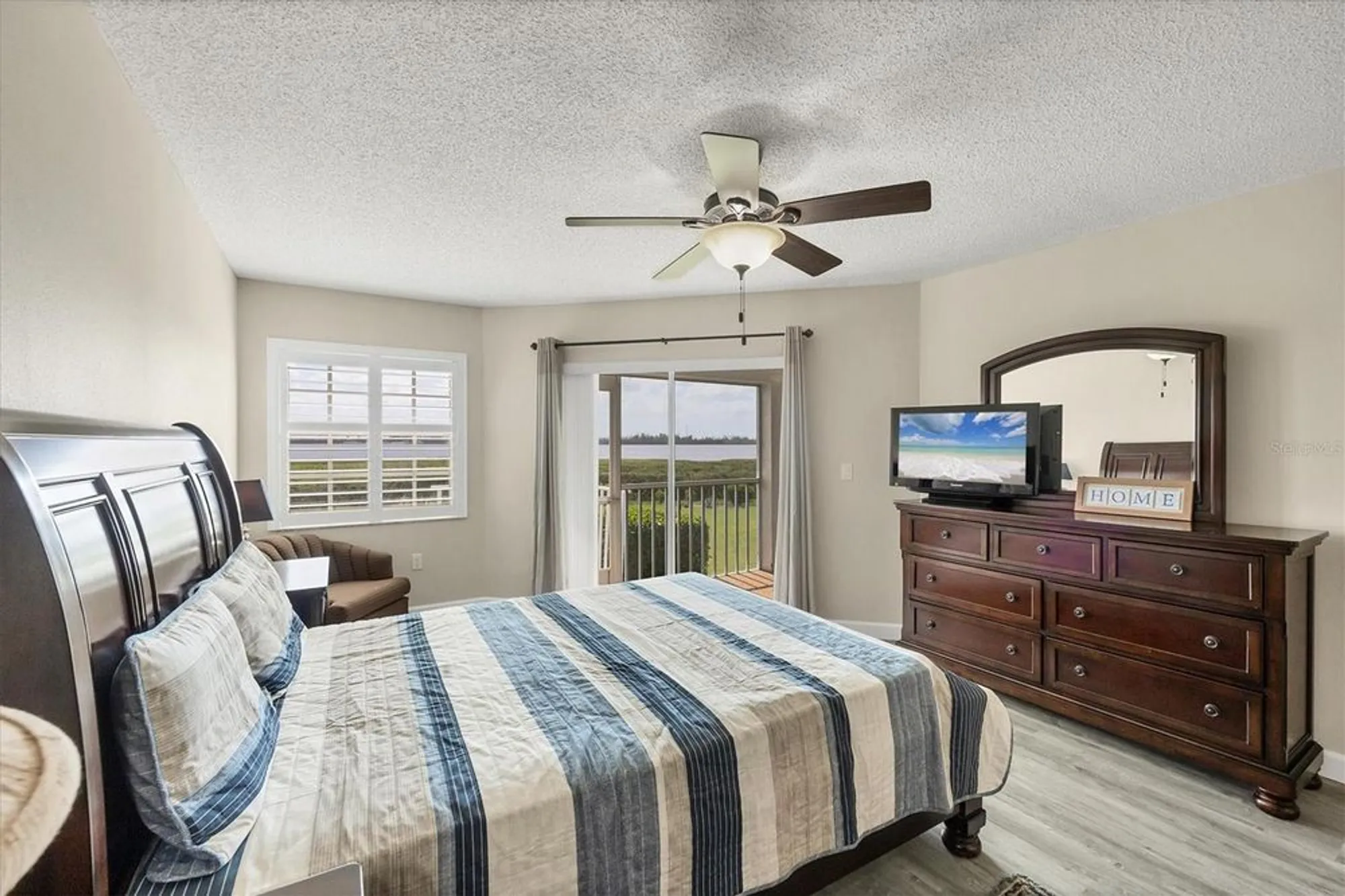 Property Slideshow image 15 of 28 | 1153 edgewater cir, Bradenton, FL, 34209