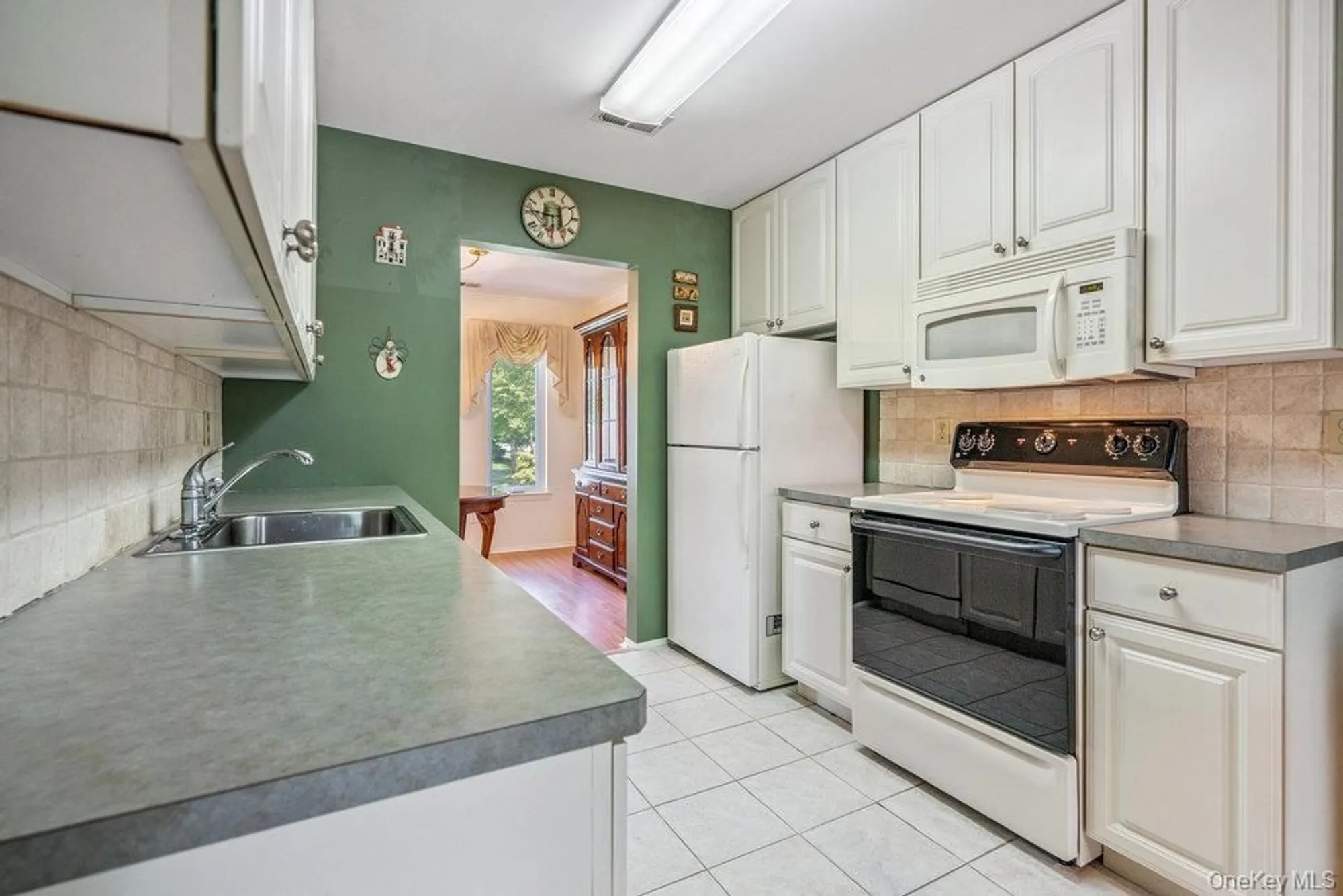 Property Slideshow image 14 of 35 | 914 fenway rd, Saint James, NY, 11780
