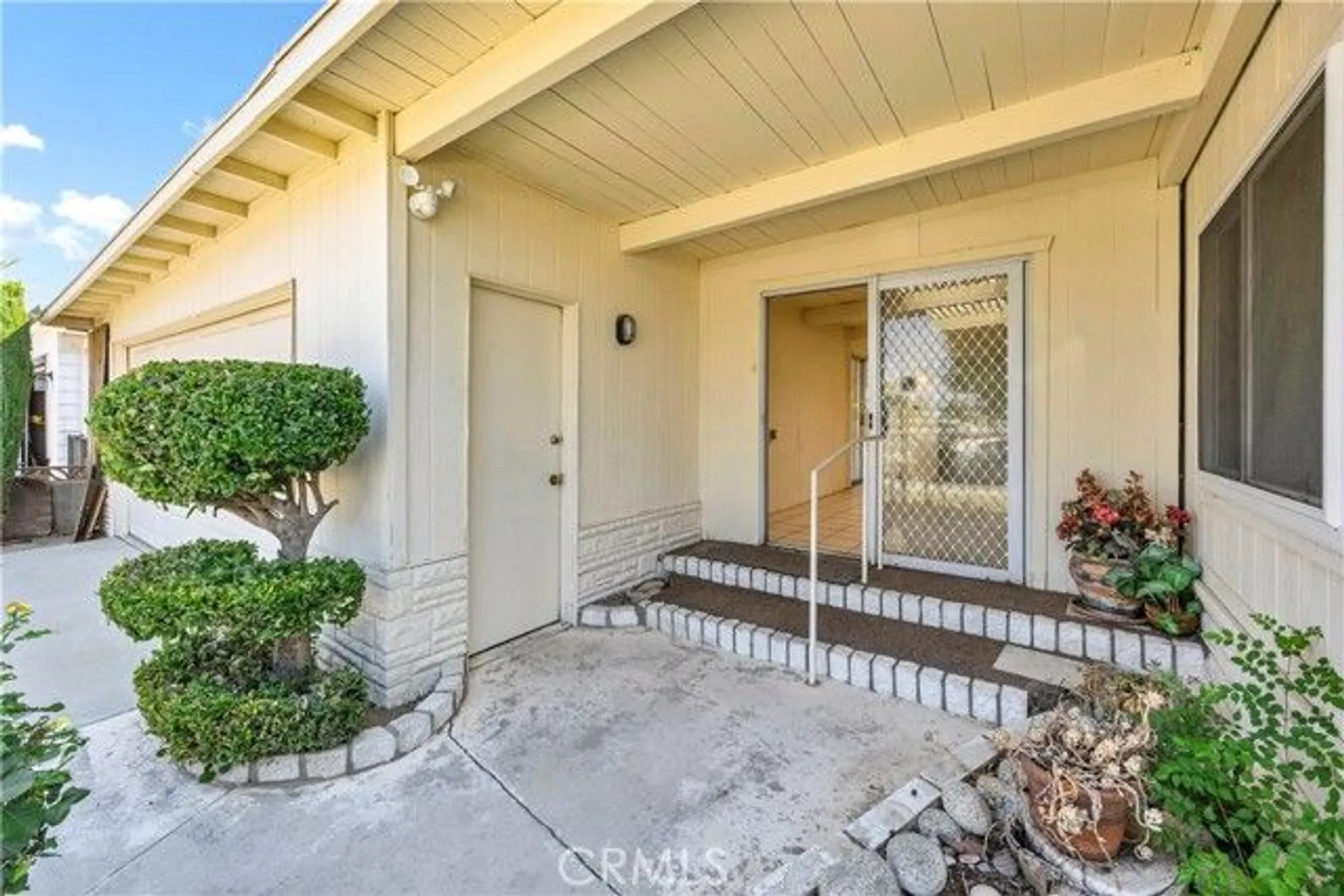 Property Slideshow image 3 of 54 | 1272 brentwood way, Hemet, CA, 92545