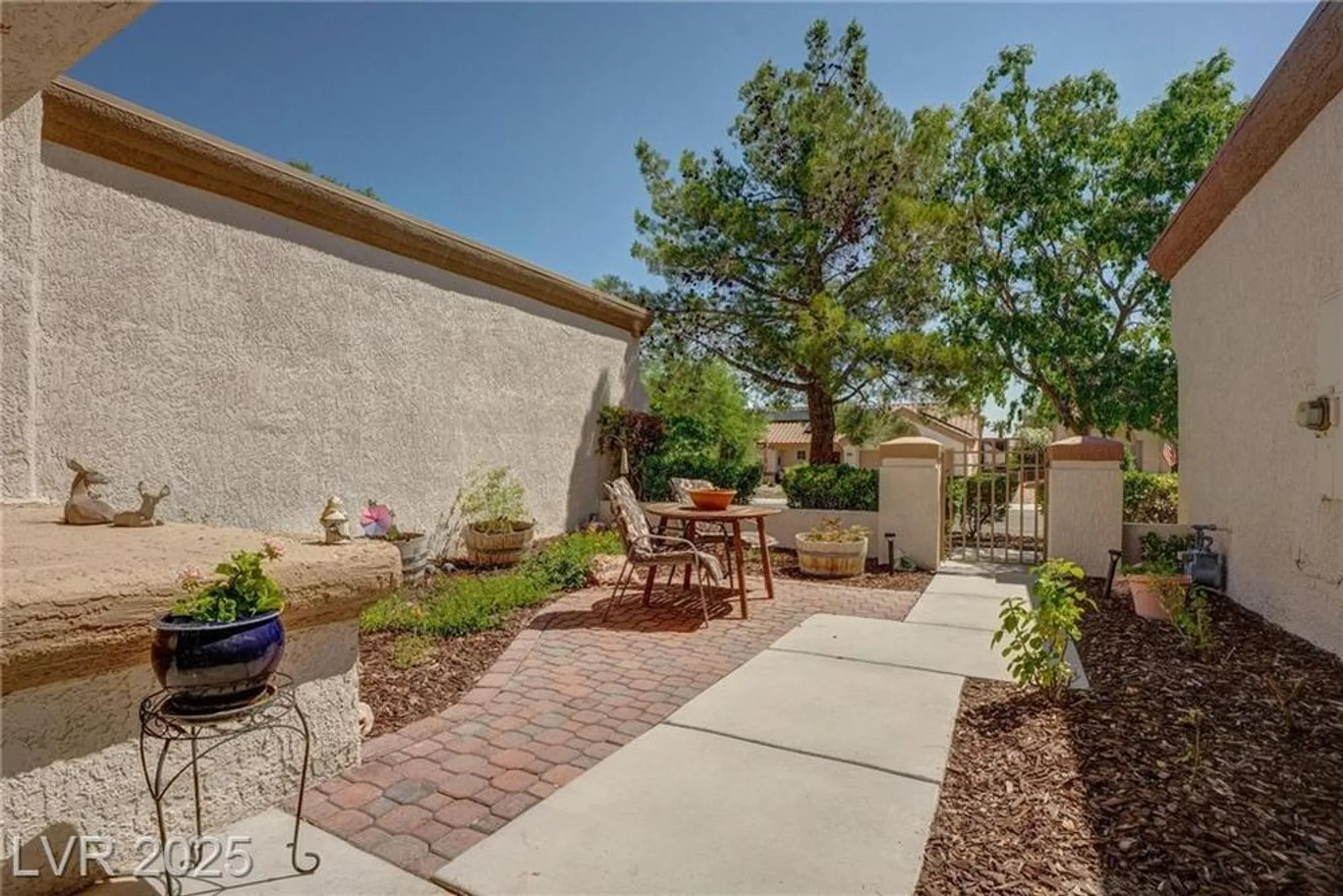 Property Slideshow image 5 of 42 | 2541 desert glen dr, Las Vegas, NV, 89134