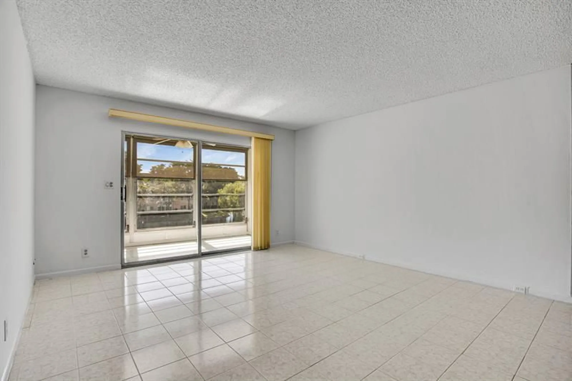 Property Slideshow image 19 of 35 | 1801 eleuthera pt g3, Coconut Creek, FL, 33066