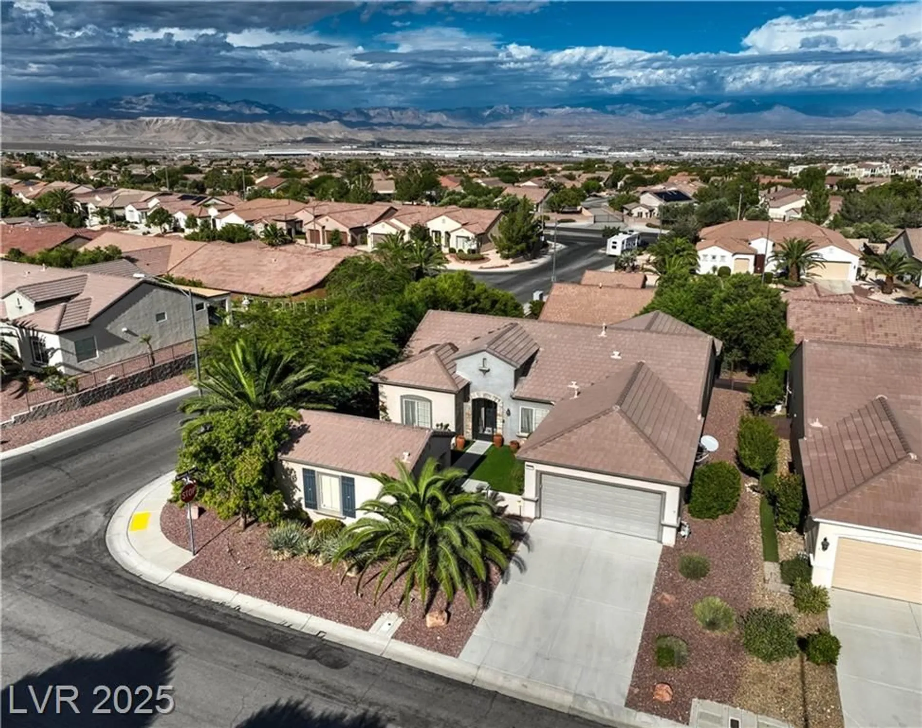 Property Slideshow image 45 of 52 | 2175 waterton rivers dr, Henderson, NV, 89044