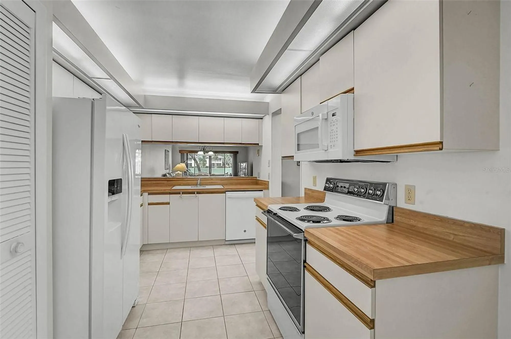 Property Slideshow image 4 of 31 | 5633 avista dr, Sarasota, FL, 34243