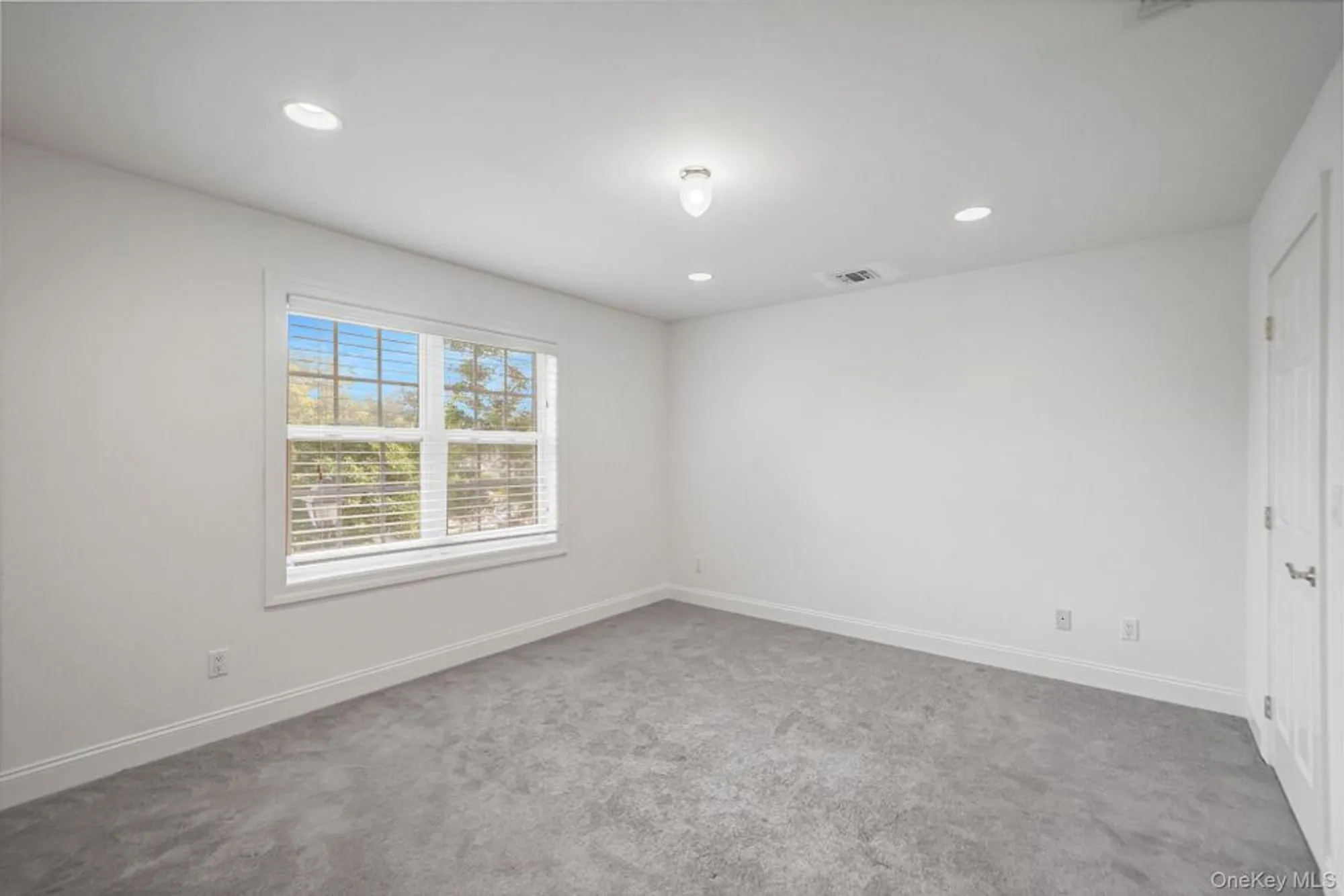 Property Slideshow image 15 of 29 | 1126 savoy dr, Melville, NY, 11747