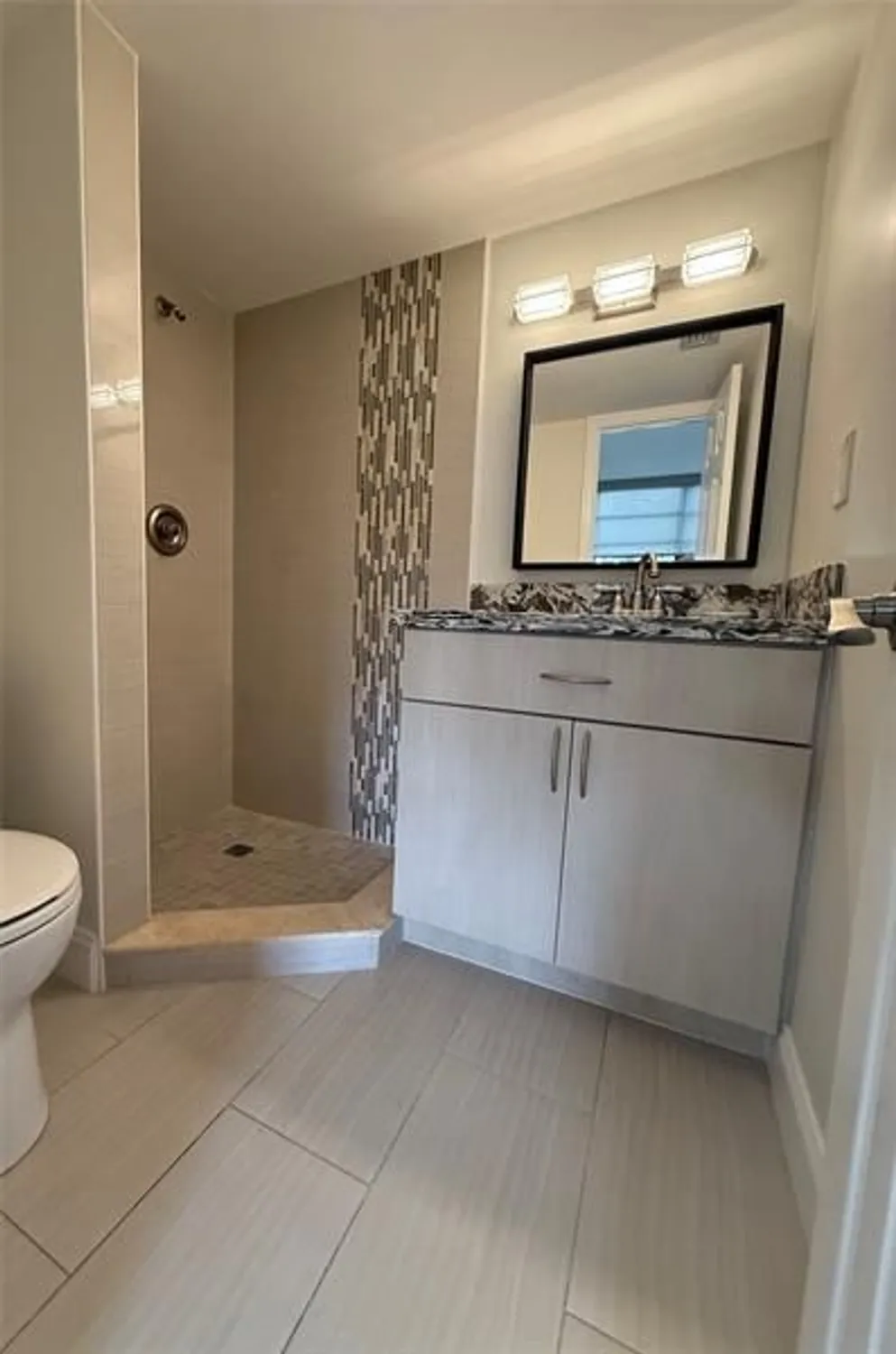 Property Slideshow image 11 of 21 | 1001 colony point cir apt 107, Pembroke Pines, FL, 33026