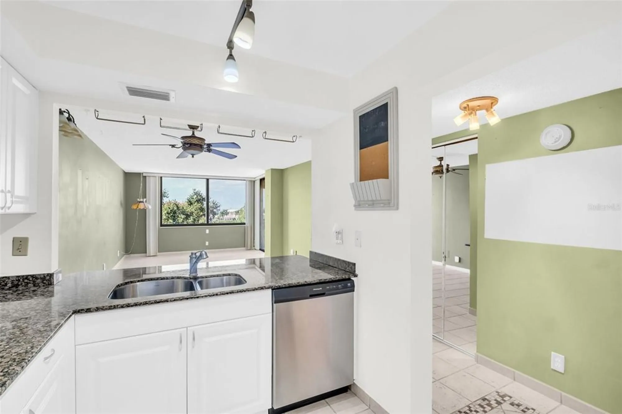 Property Slideshow image 5 of 49 | 6158 palma del mar blvd s apt 505, St Petersburg, FL, 33715