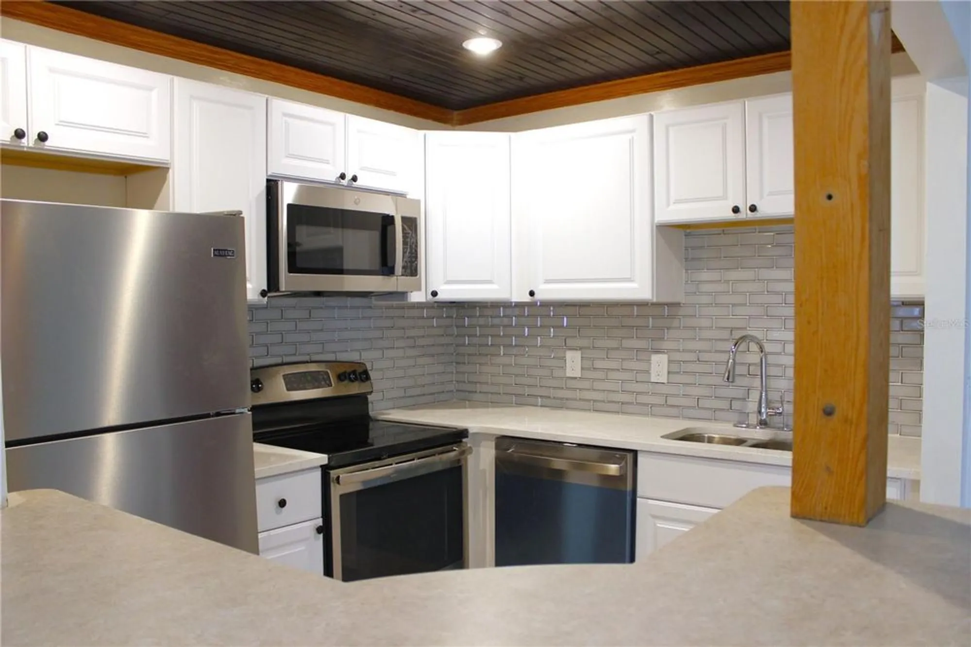 Property Slideshow image 9 of 40 | 101 cambridge trl apt 194, Sun City Center, FL, 33573