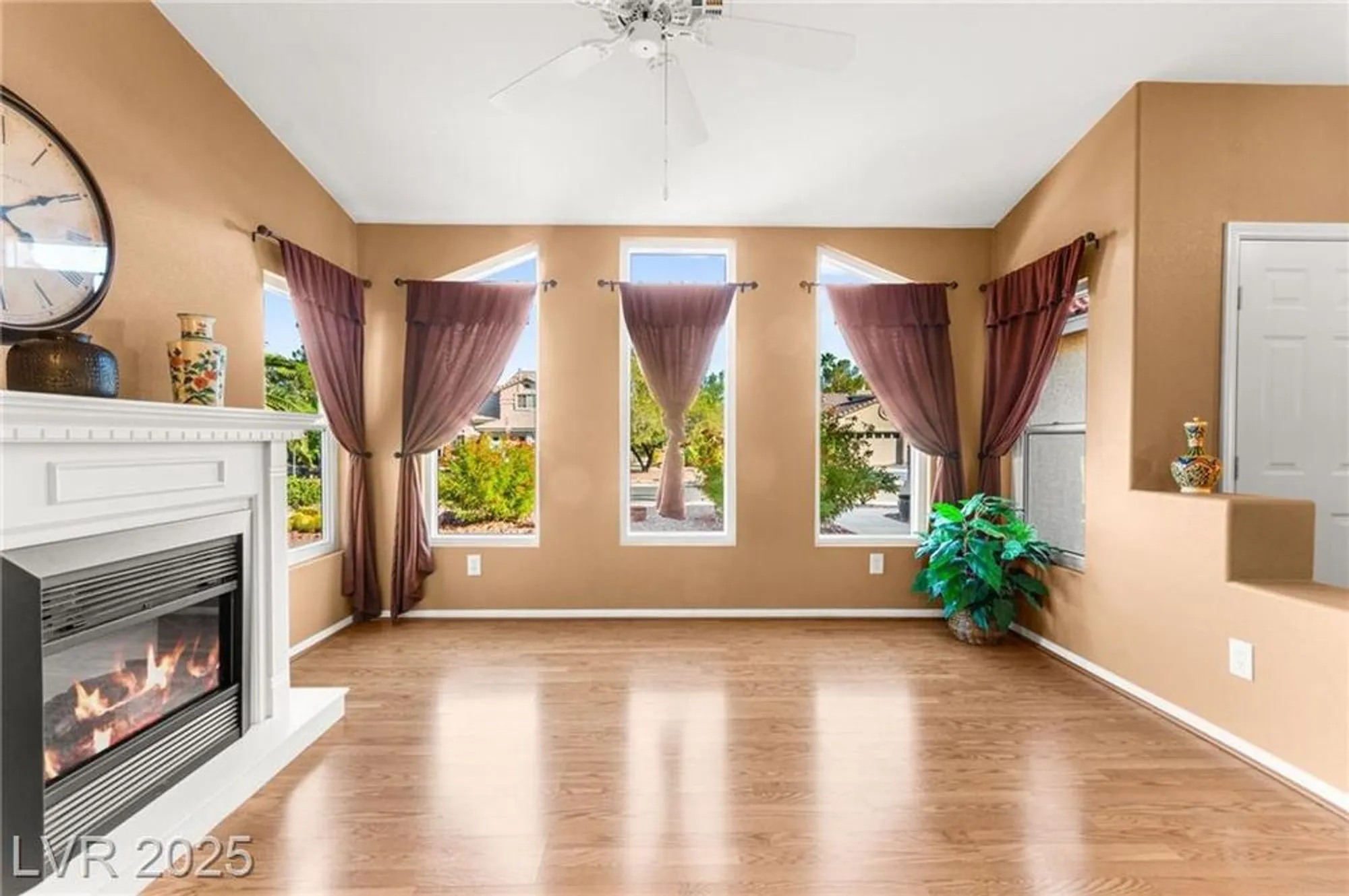 Property Slideshow image 13 of 65 | 5245 woodlawn ln, Las Vegas, NV, 89130