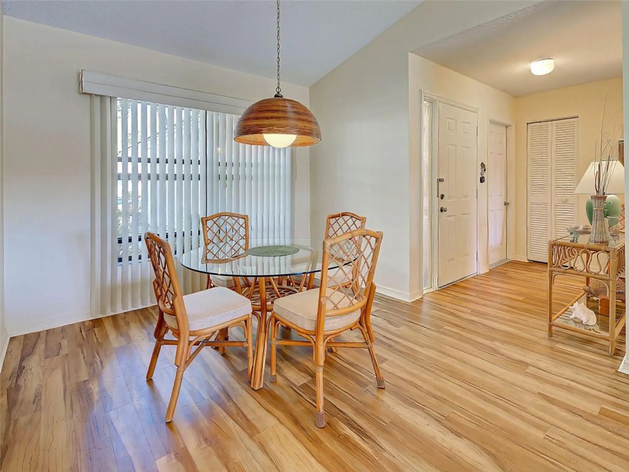 Property Slideshow image 12 of 74 | 220 southampton dr 325, Venice, FL, 34293
