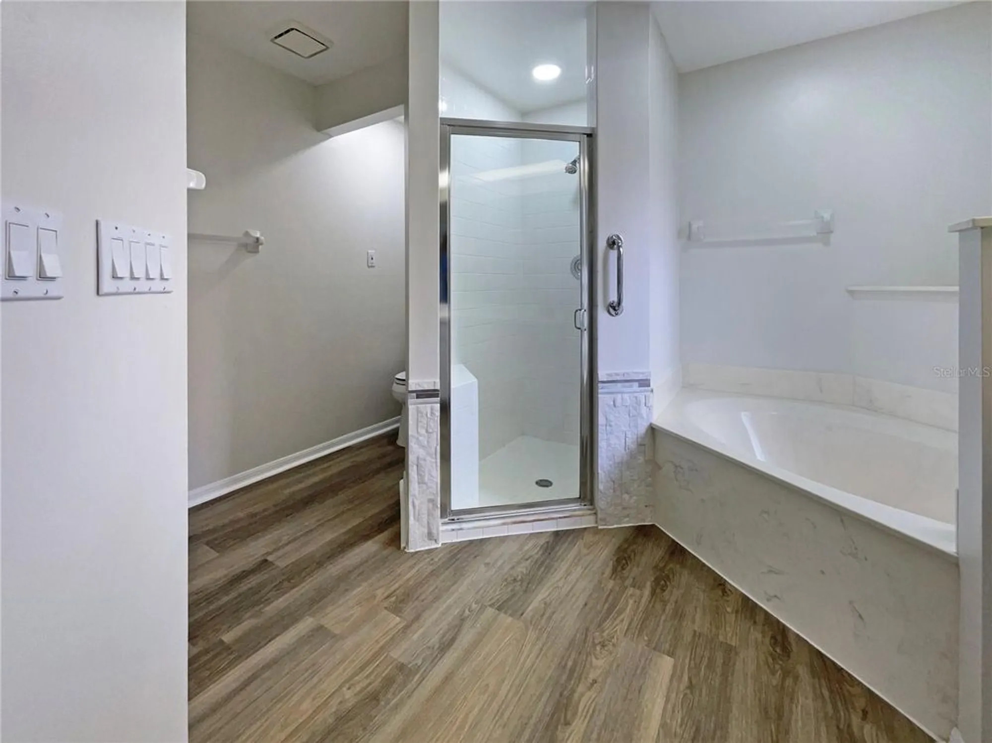 Property Slideshow image 28 of 34 | 7526 fairlinks ct, Sarasota, FL, 34243