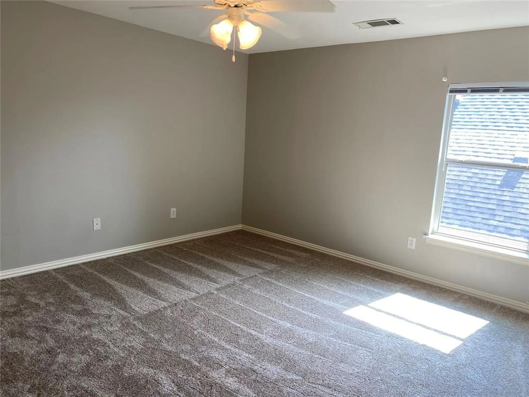 Property Slideshow image 17 of 24 | 9909 grandview dr, Denton, TX, 76207