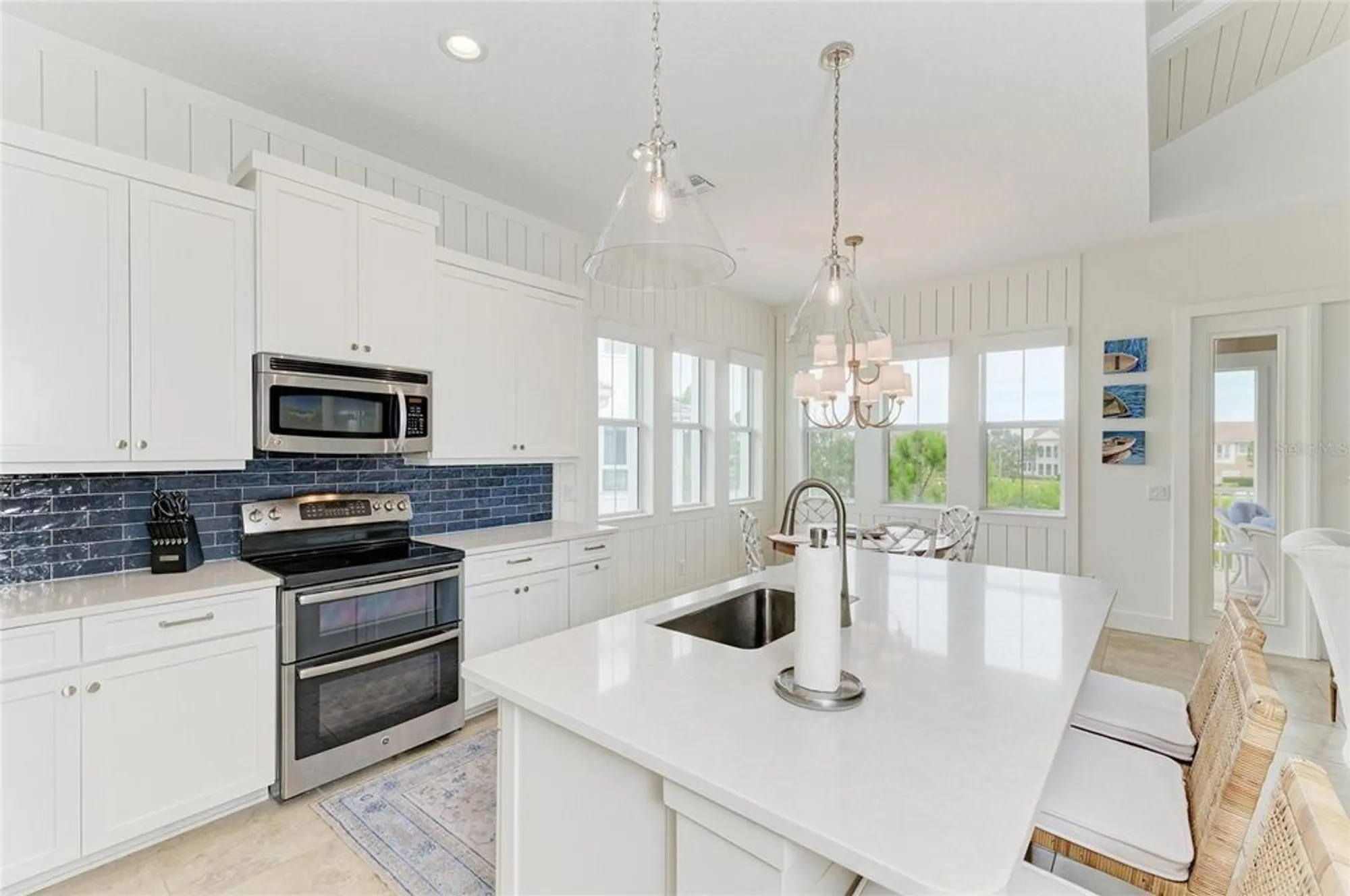 Property Slideshow image 13 of 100 | 258 sapphire lake dr unit 202, Bradenton, FL, 34209