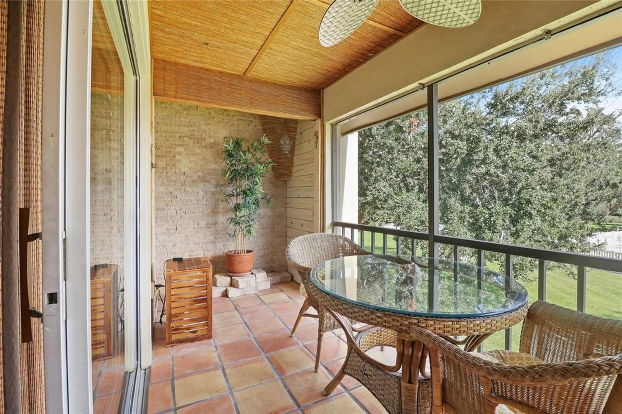 Property Slideshow image 22 of 39 | 2447 clubhouse cir 203, Sarasota, FL, 34232