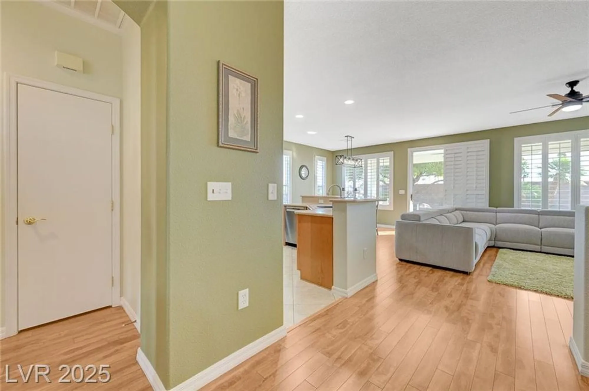 Property Slideshow image 6 of 72 | 4956 momenti st, Las Vegas, NV, 89135