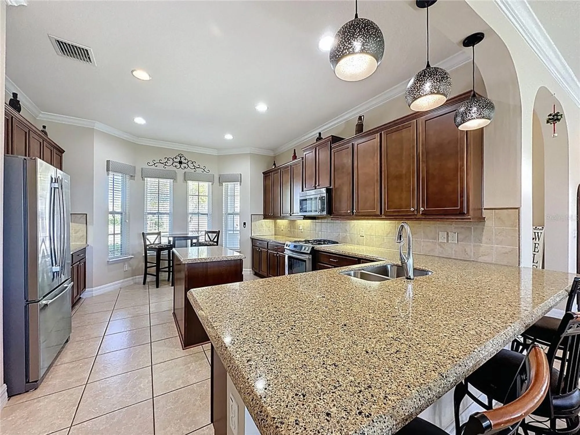 Property Slideshow image 7 of 54 | 228 bayou bend rd, Groveland, FL, 34736