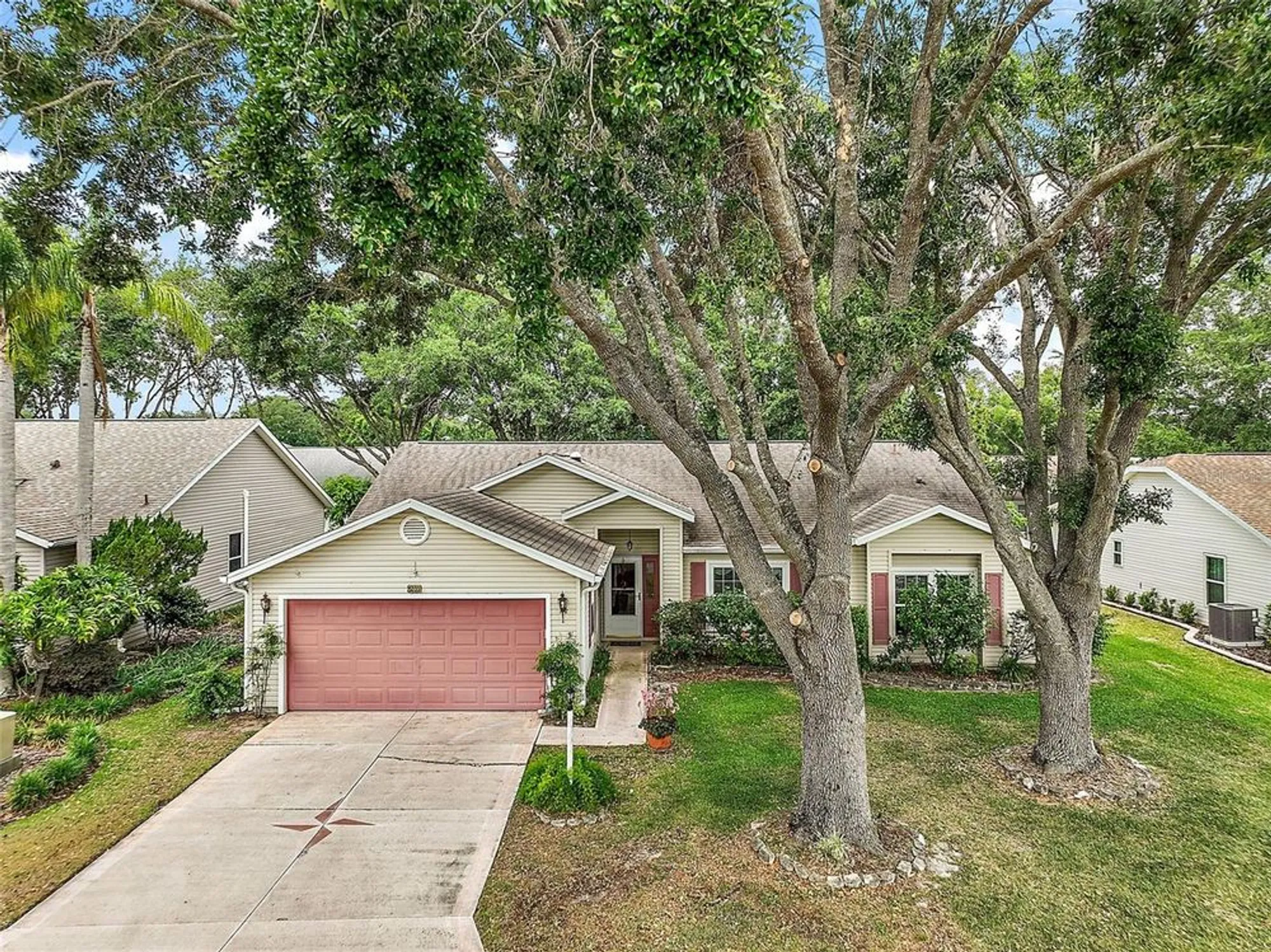 Property Slideshow image 2 of 36 | 25333 river crest dr, Leesburg, FL, 34748