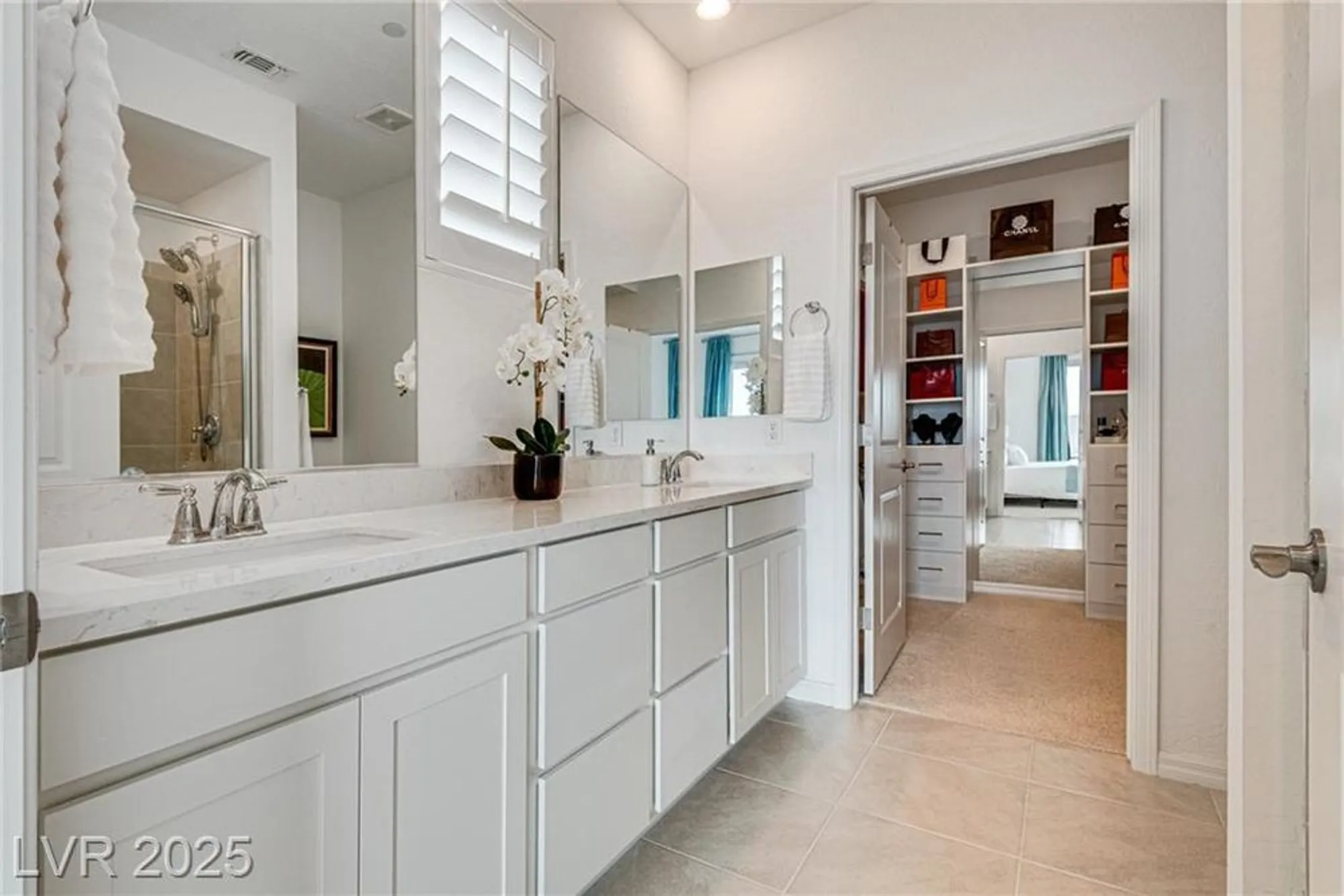 Property Slideshow image 19 of 35 | 48 stone bluff ln, Henderson, NV, 89011