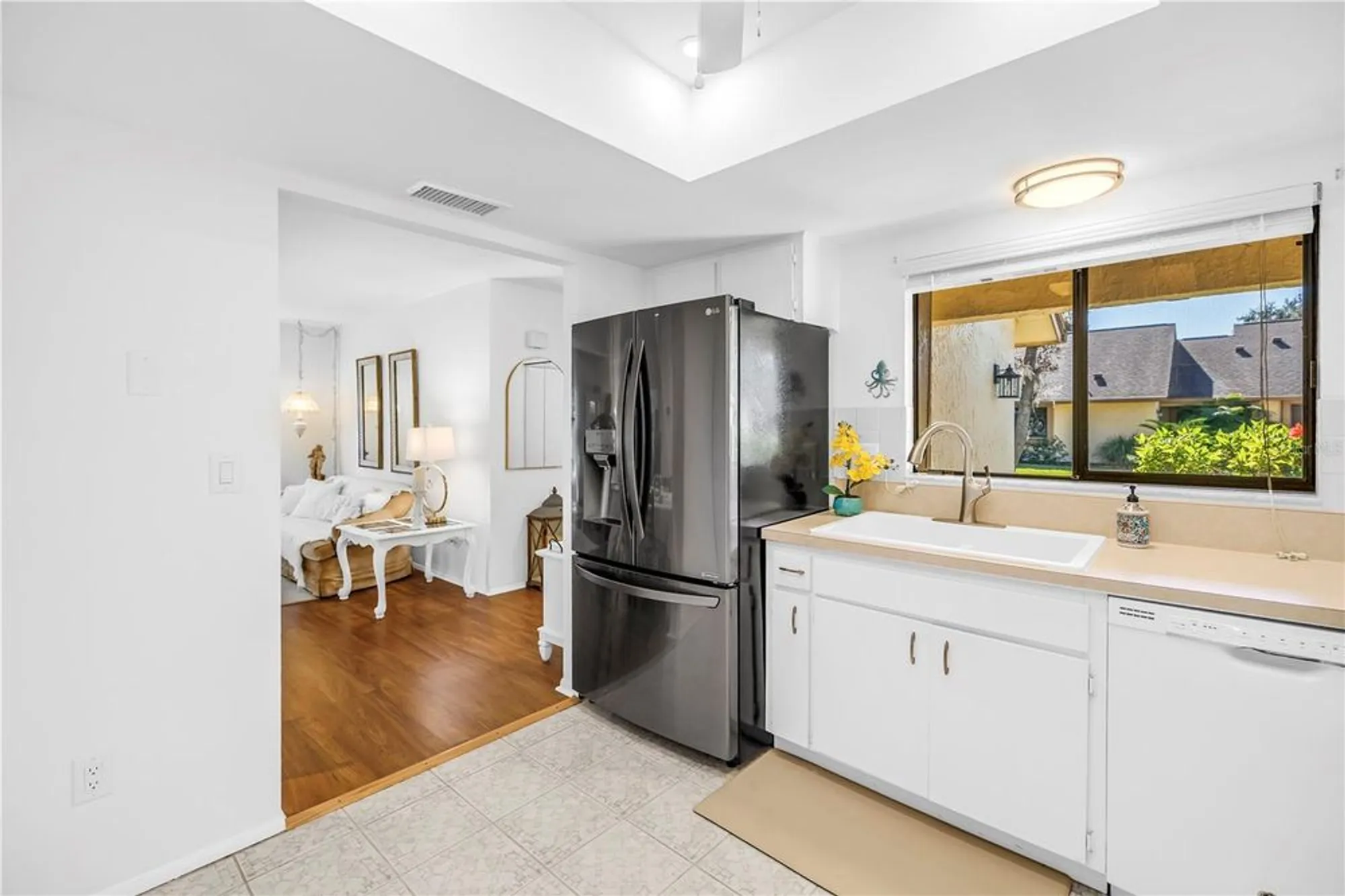 Property Slideshow image 8 of 52 | 2585 bay berry dr 43d, Clearwater, FL, 33763