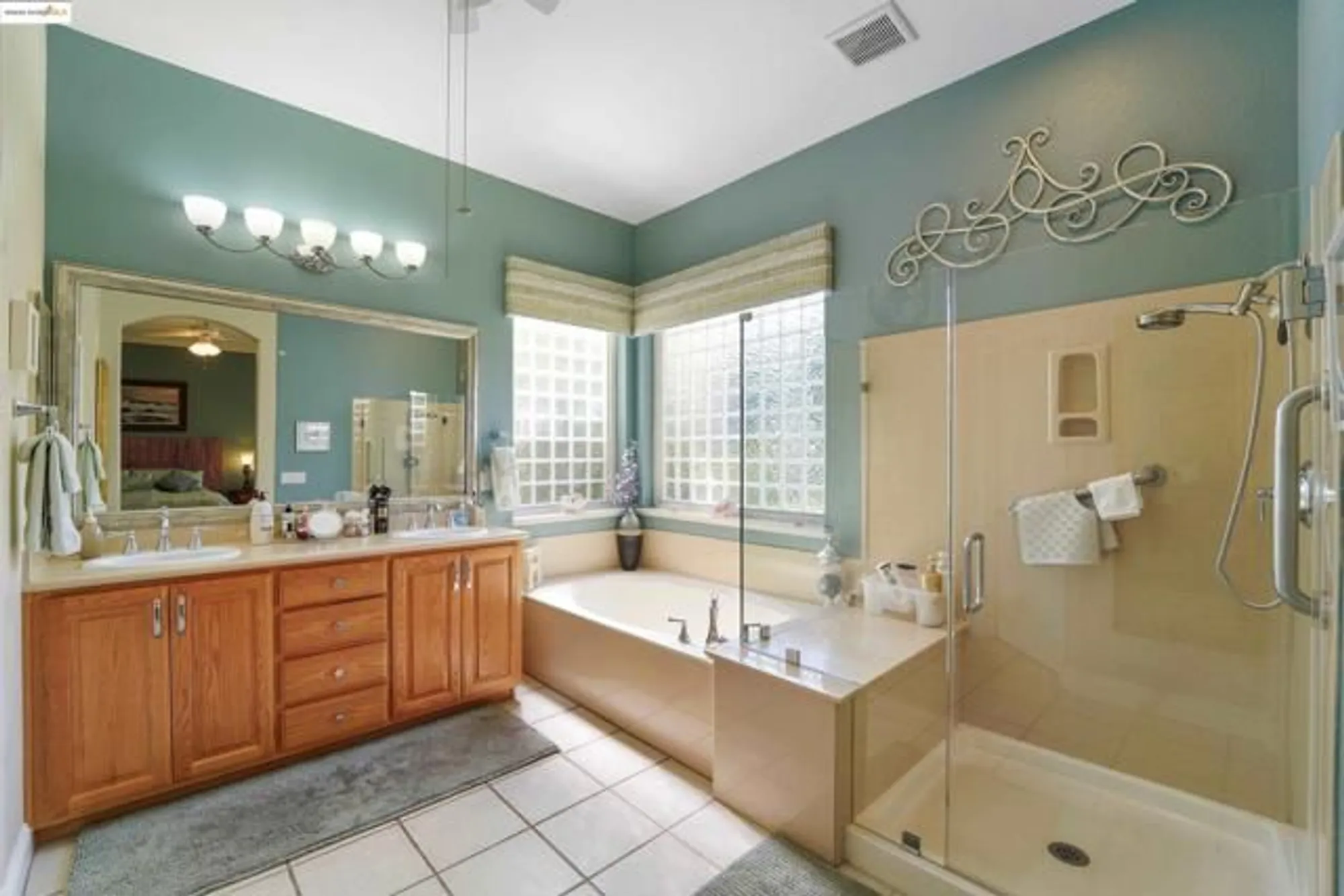 Property Slideshow image 35 of 60 | 910 suntan ln, Brentwood, CA, 94513