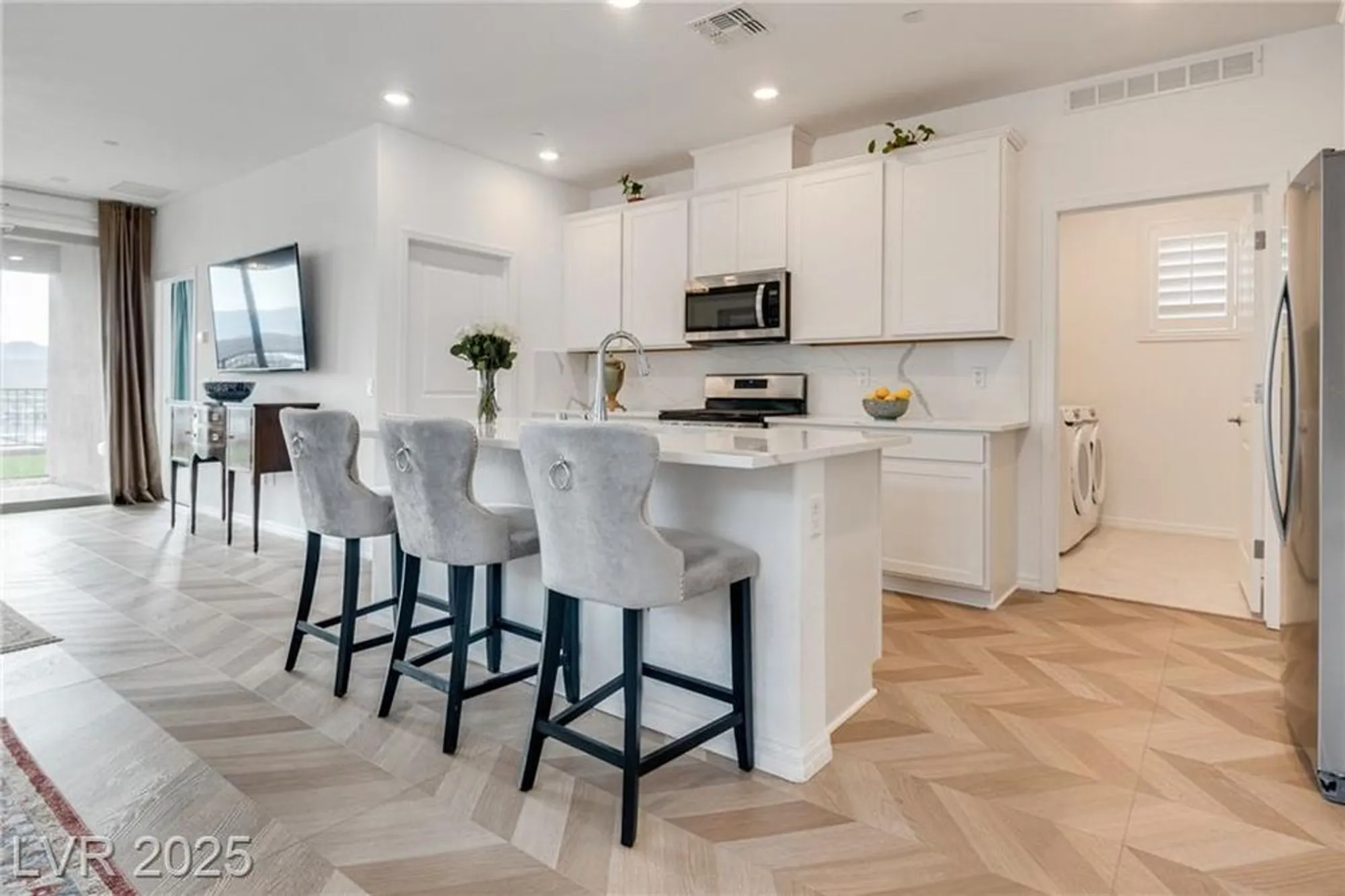 Property Slideshow image 10 of 35 | 48 stone bluff ln, Henderson, NV, 89011