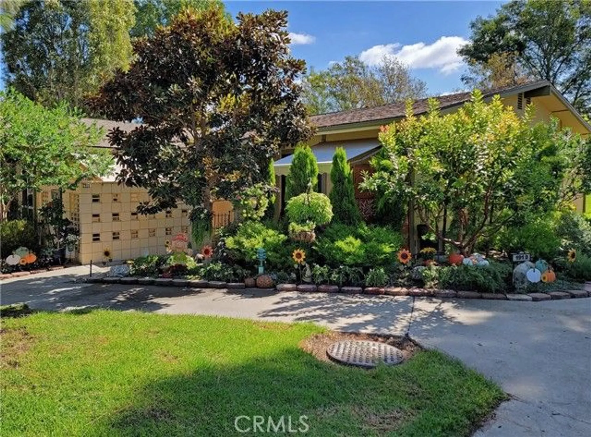 Property Slideshow image 1 of 33 | 191 avenida majorca d, Laguna Woods, CA, 92637