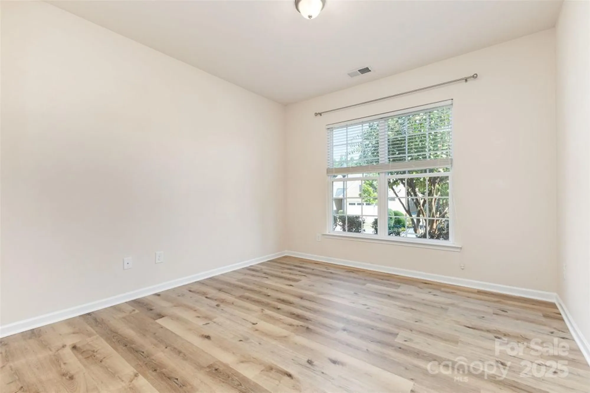 Property Slideshow image 23 of 28 | 6007 edinburgh ln, Fort Mill, SC, 29707