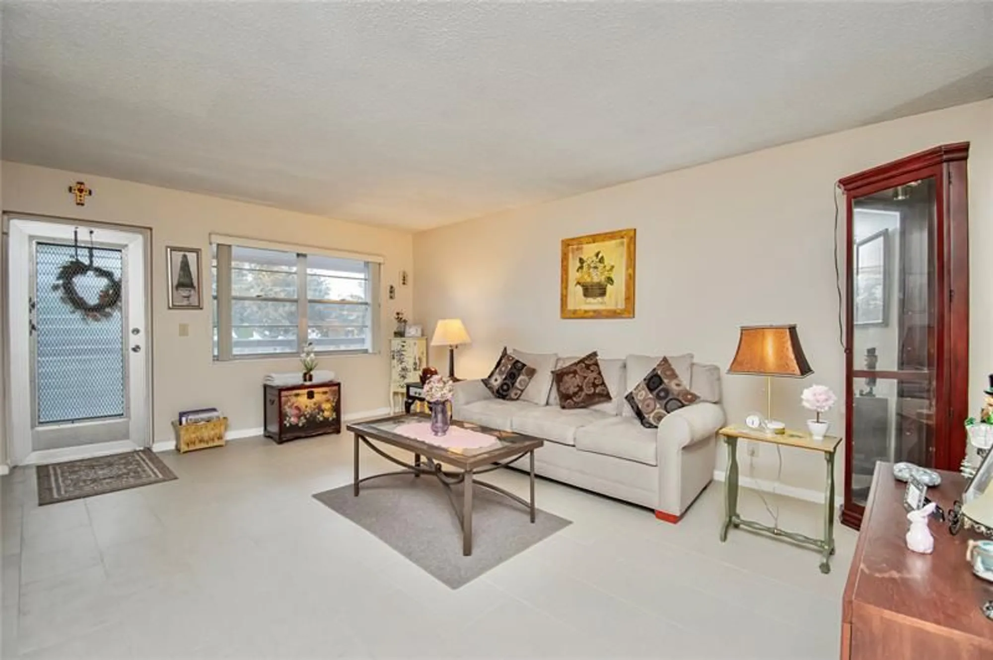 Property Slideshow image 11 of 30 | 235 kent n # 235, West Palm Beach, FL, 33417