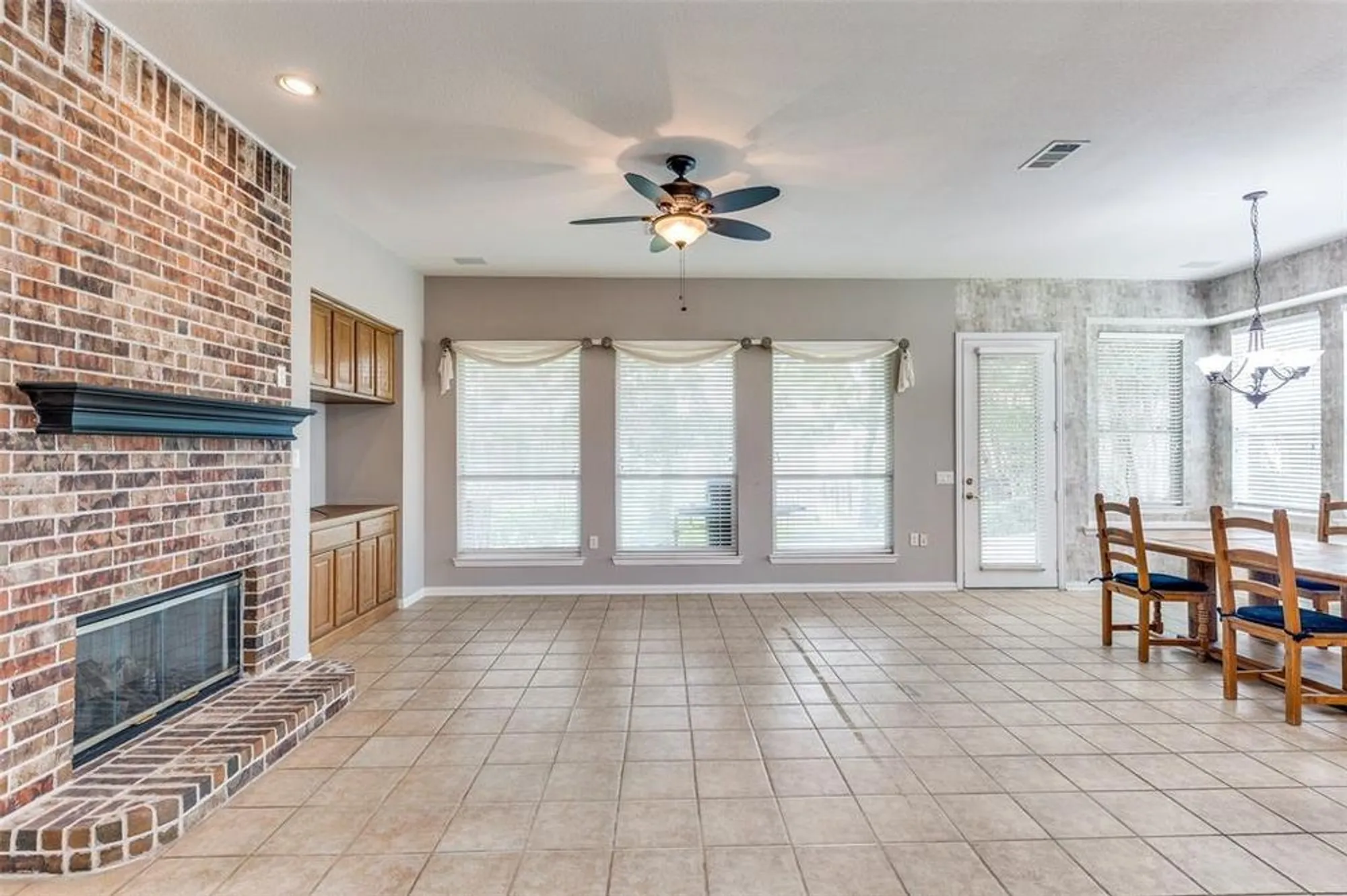 Property Slideshow image 4 of 40 | 351 southern hills dr, Fairview, TX, 75069