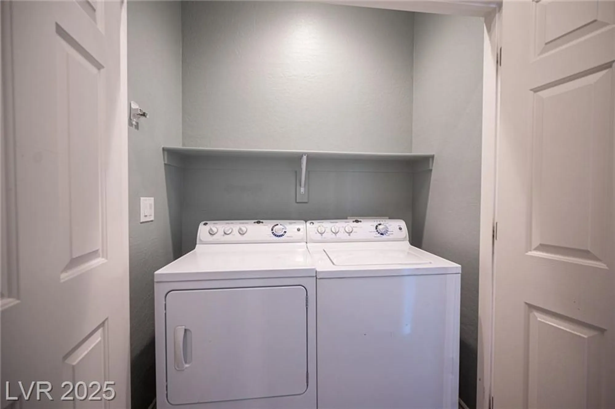 Property Slideshow image 24 of 43 | 2545 divine sky dr, Henderson, NV, 89044