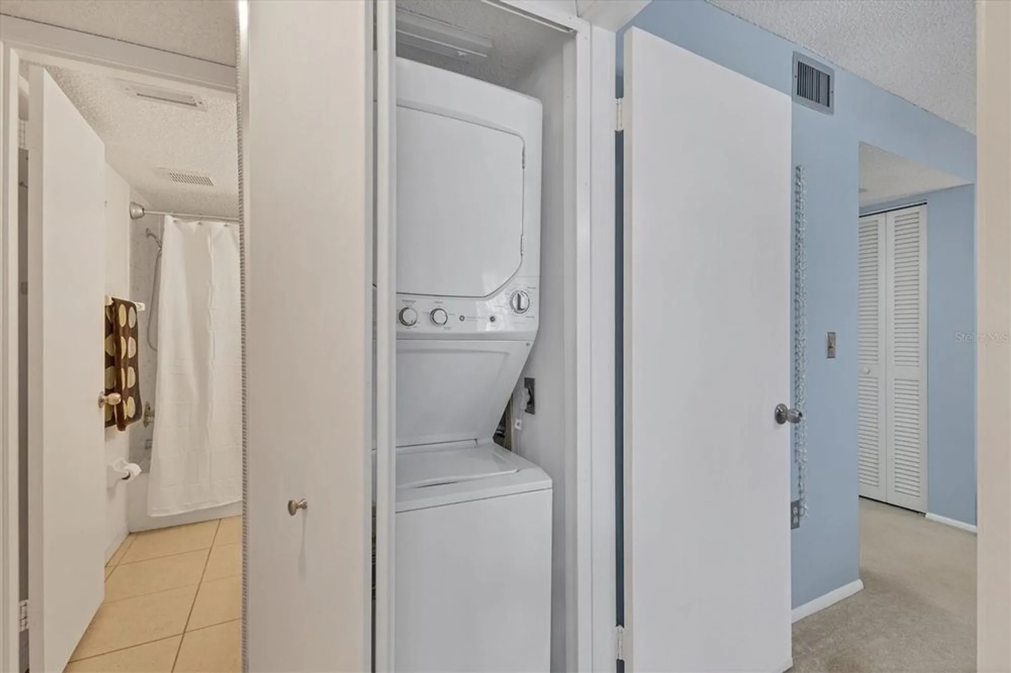 Property Slideshow image 24 of 64 | 2446 clubhouse cir unit 202, Sarasota, FL, 34232