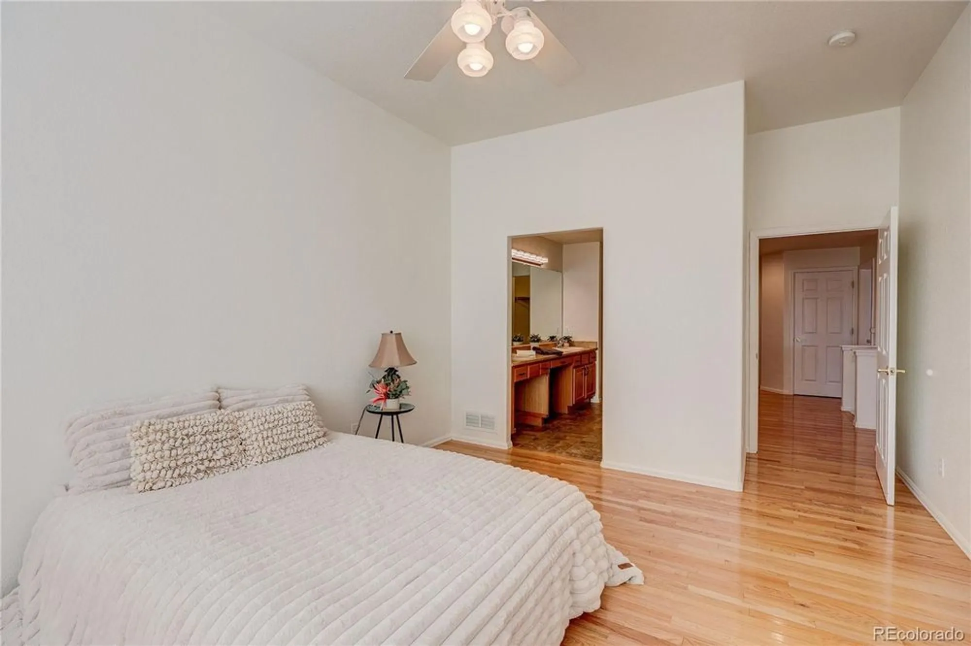 Property Slideshow image 19 of 45 | 22460 e heritage pkwy, Aurora, CO, 80016