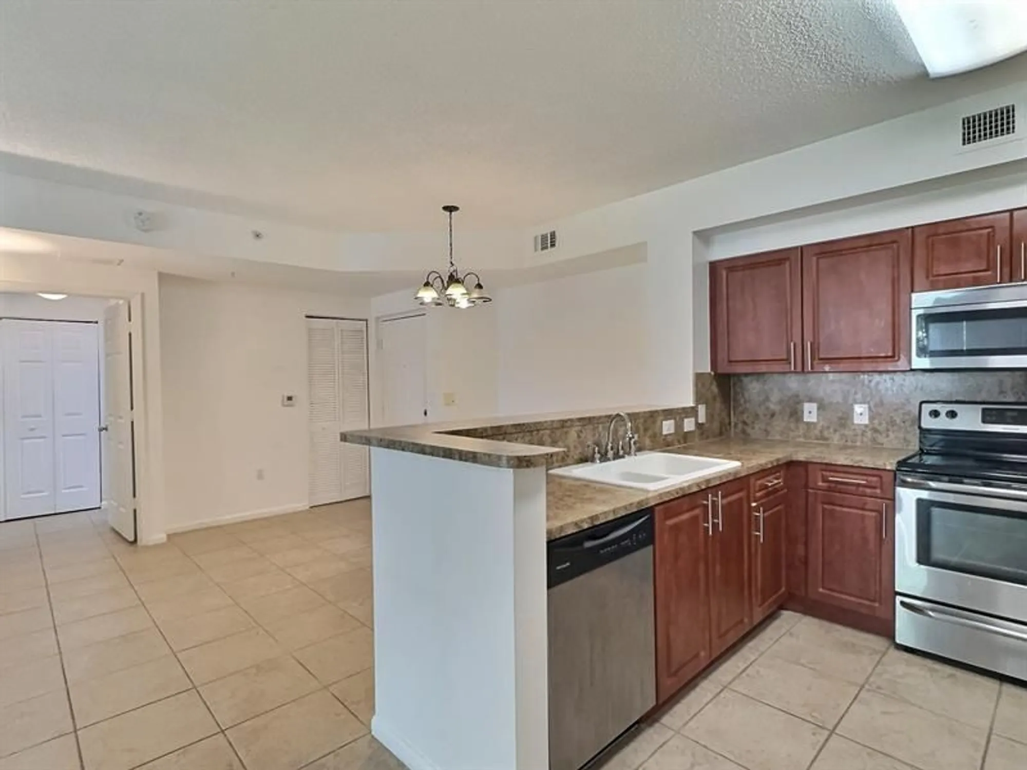 Property Slideshow image 11 of 35 | 7940 n nob hill rd 108, Tamarac, FL, 33321