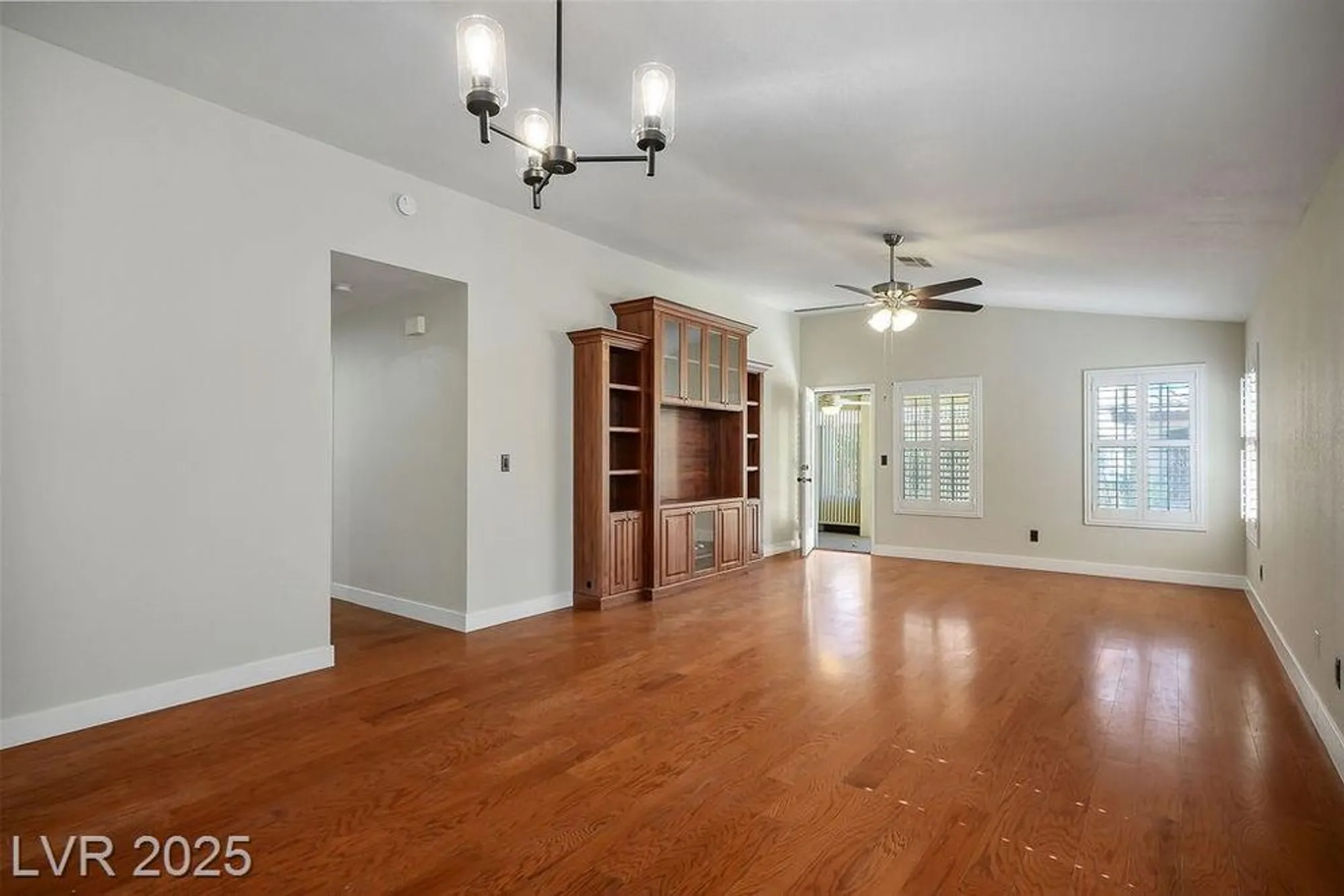 Property Slideshow image 5 of 32 | 4824 lawnwood ct, Las Vegas, NV, 89130