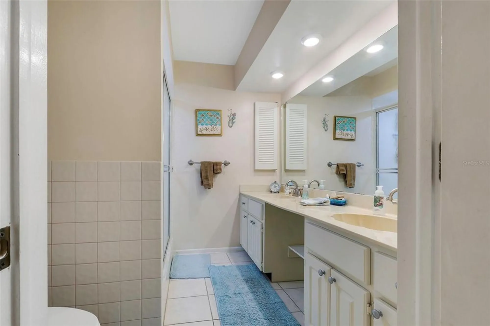 Property Slideshow image 19 of 37 | 1011 dunrobin dr b, Palm Harbor, FL, 34684