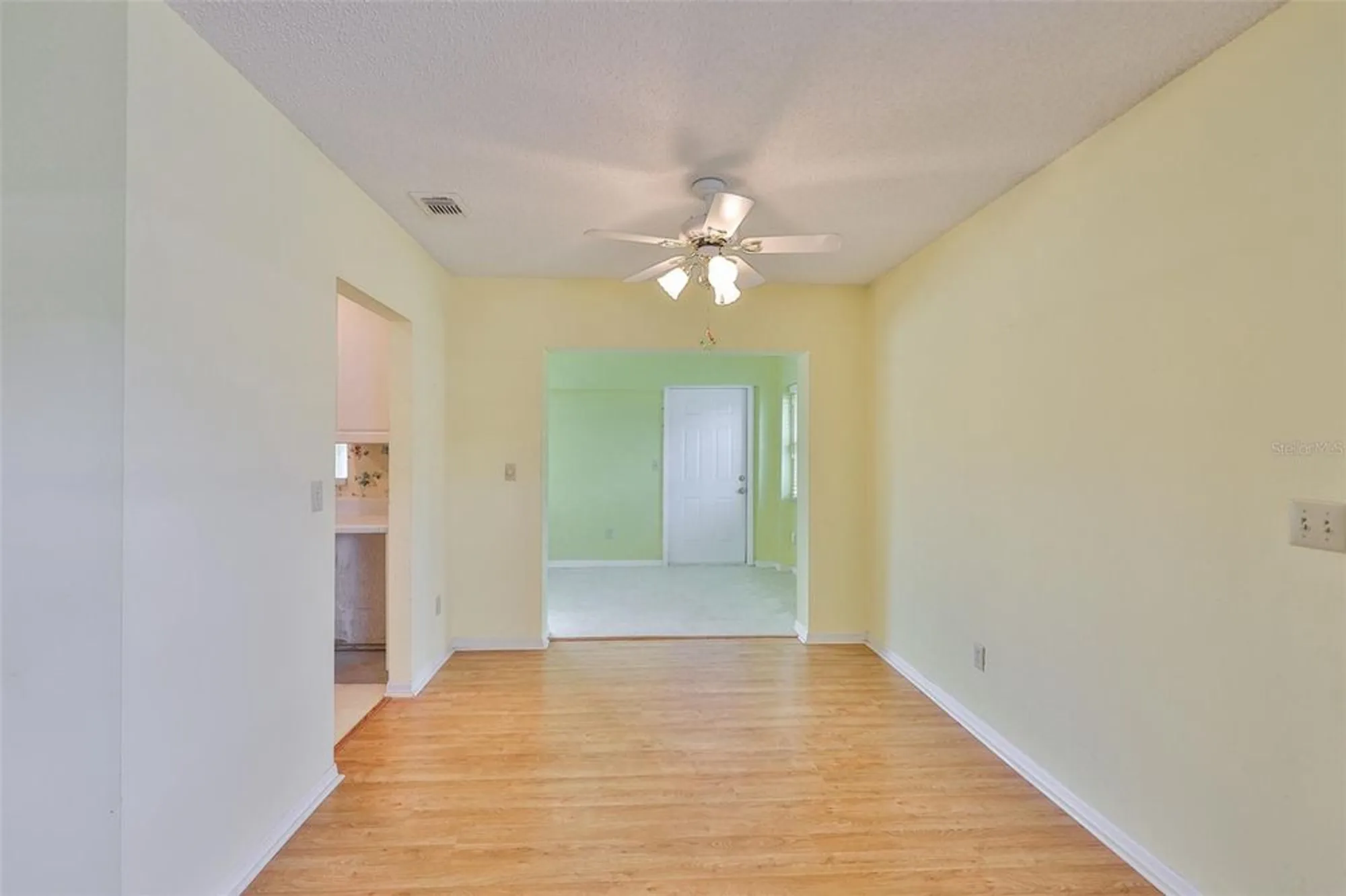 Property Slideshow image 5 of 49 | 1908 canterbury ln 20, Sun City Center, FL, 33573