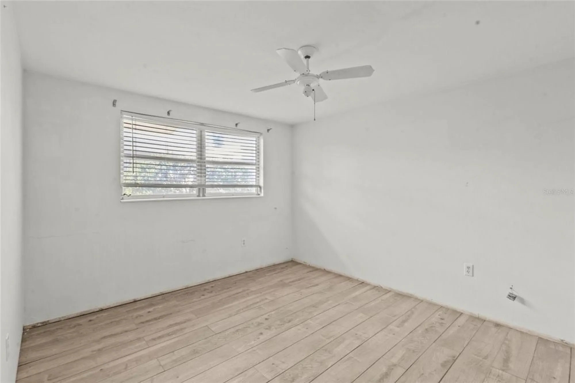 Property Slideshow image 13 of 23 | 1523 lakeside dr 15, Venice, FL, 34293