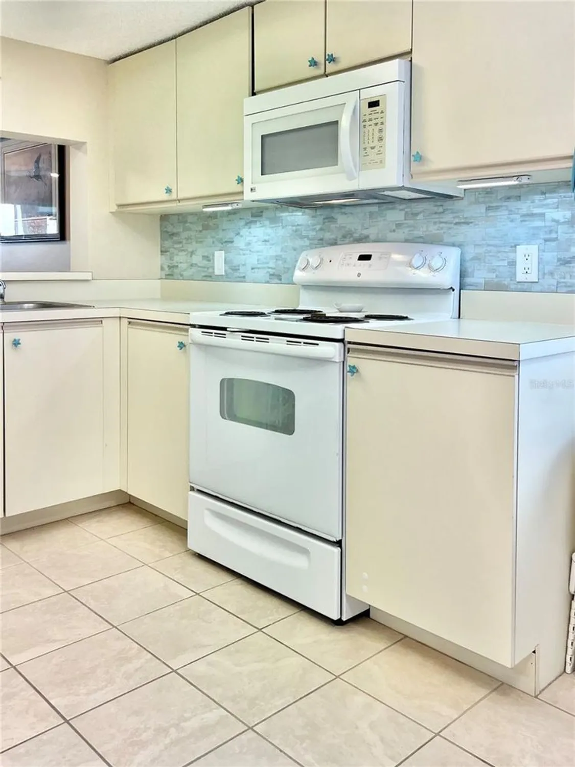 Property Slideshow image 12 of 46 | 6501 stone river rd 203, Bradenton, FL, 34203